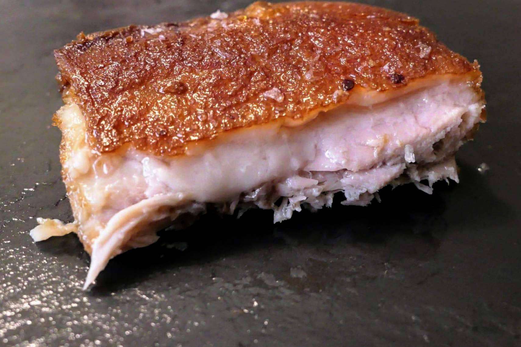 El cochinillo ibérico confitado, una de las propuestas más populares de País de Quercus