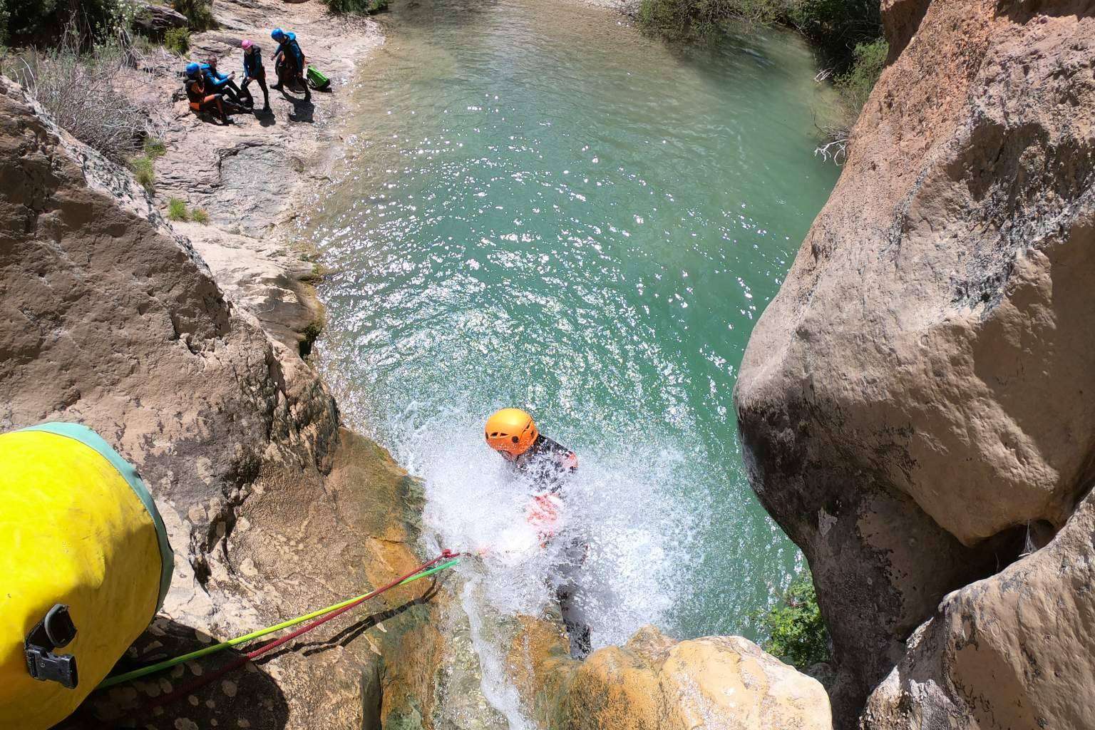 Disfrutar del barranquismo en Catalunya con Guía y Deportes de Aventura