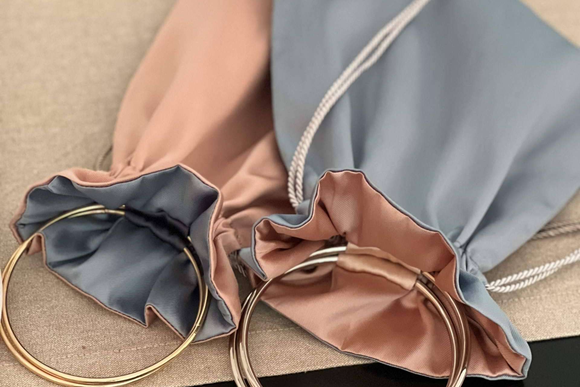 Conseguir un look casual o elegante con las bomboneras de Carmen Fernández Complementos
