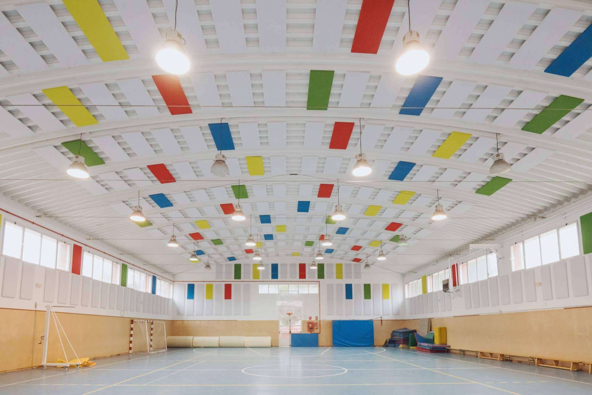 Absotec explica cómo mejorar la acústica en los espacios deportivos