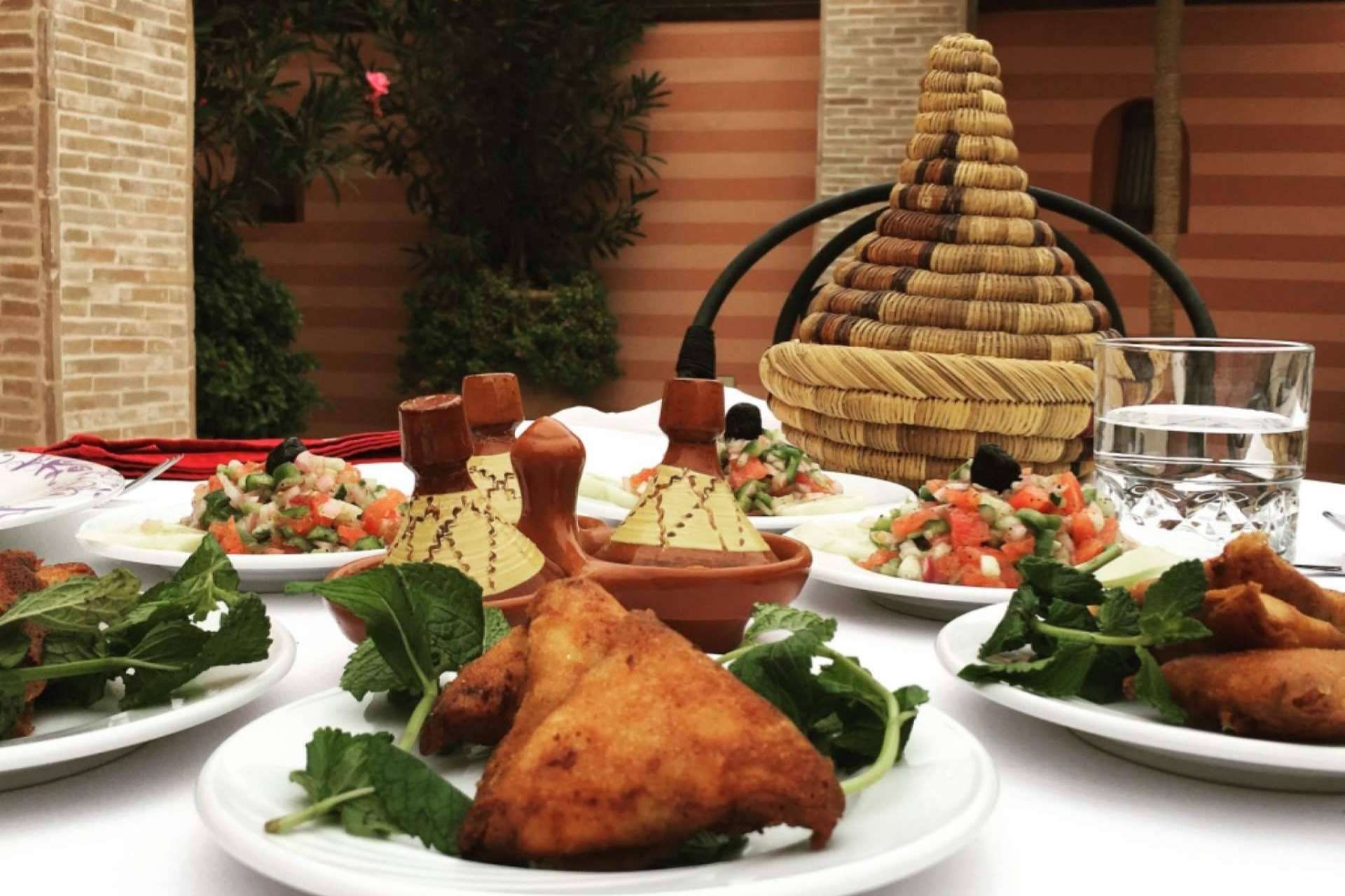 Gastronomía tradicional marroquí en el Riad Belle Epoque