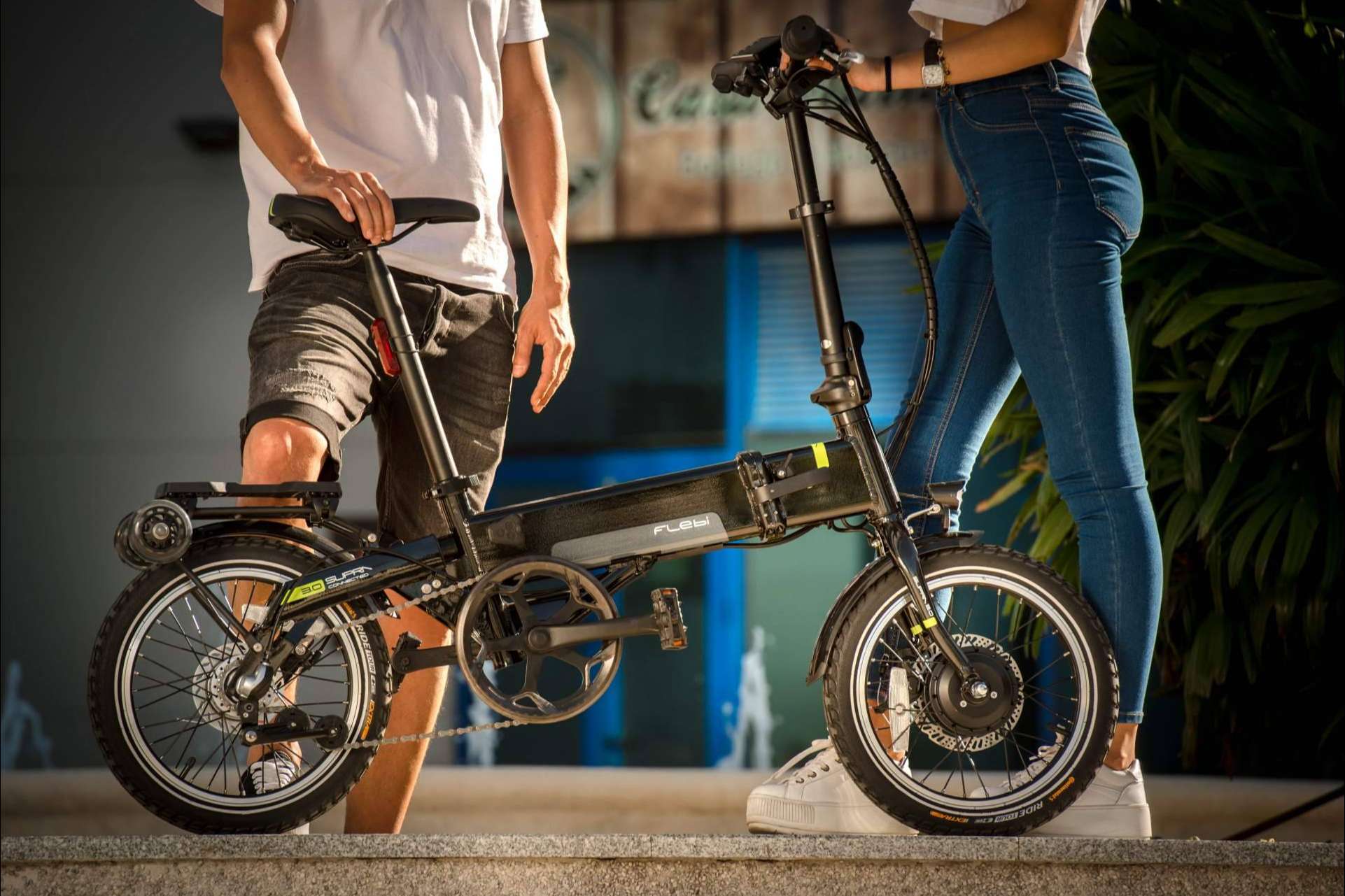Urbing lanza un nuevo servicio de renting de bicicletas eléctricas y patinetes eléctricos