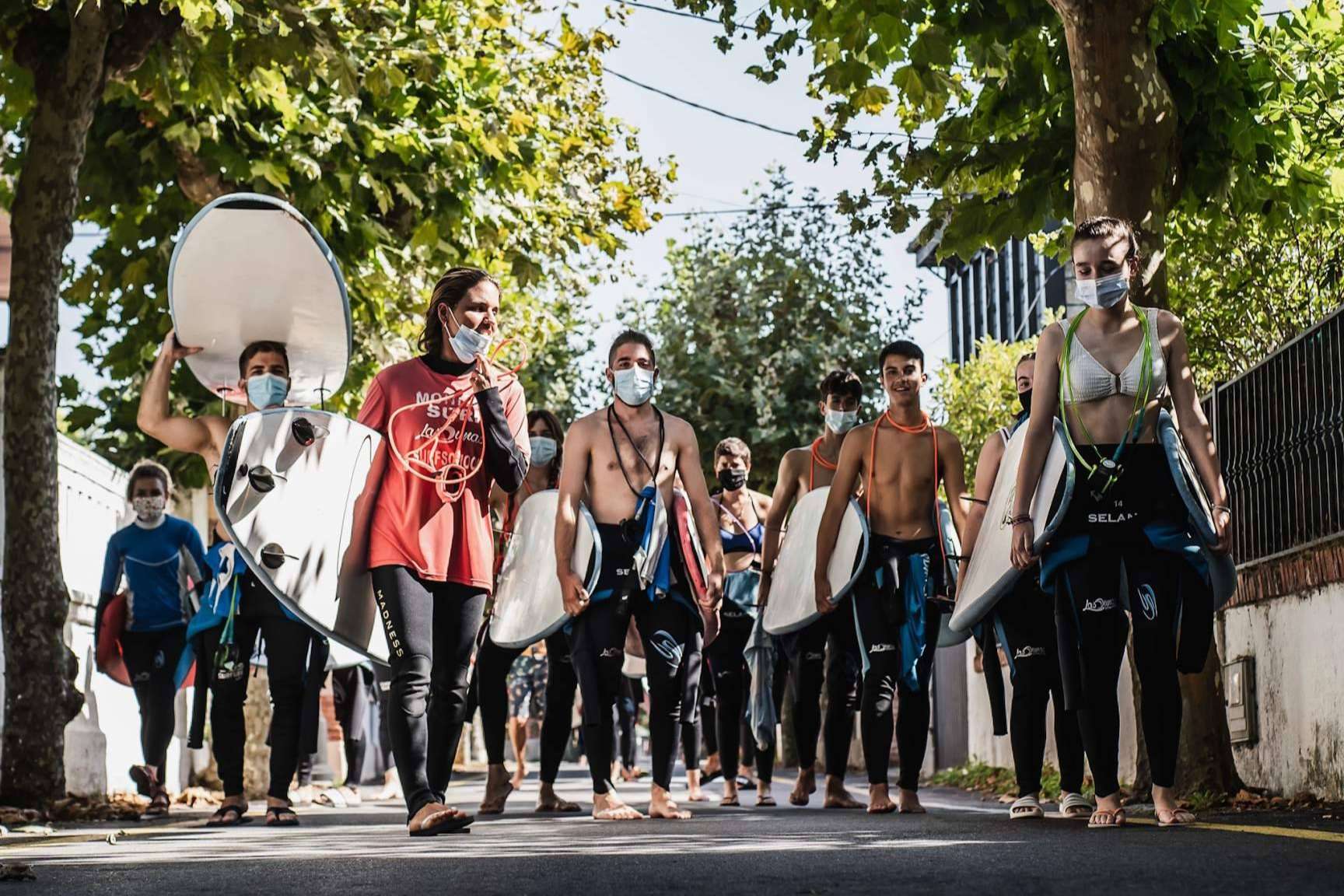 Ambiente beach lifestyle y surf de la mano de Family Surfers - Surfcamp Las Dunas
