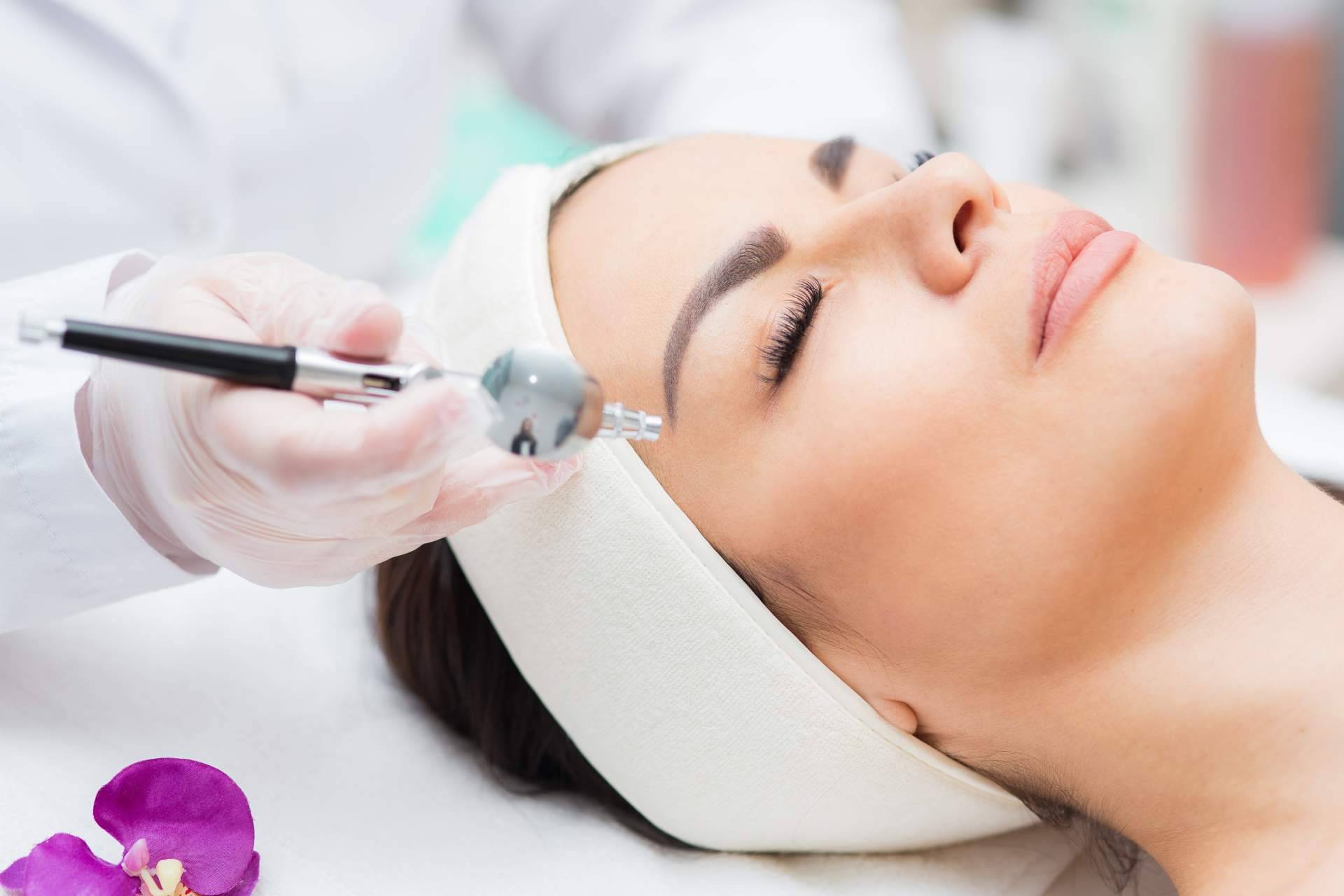 El tratamiento facial con punta de diamante que ofrece Sapphira Privé Madrid Centro