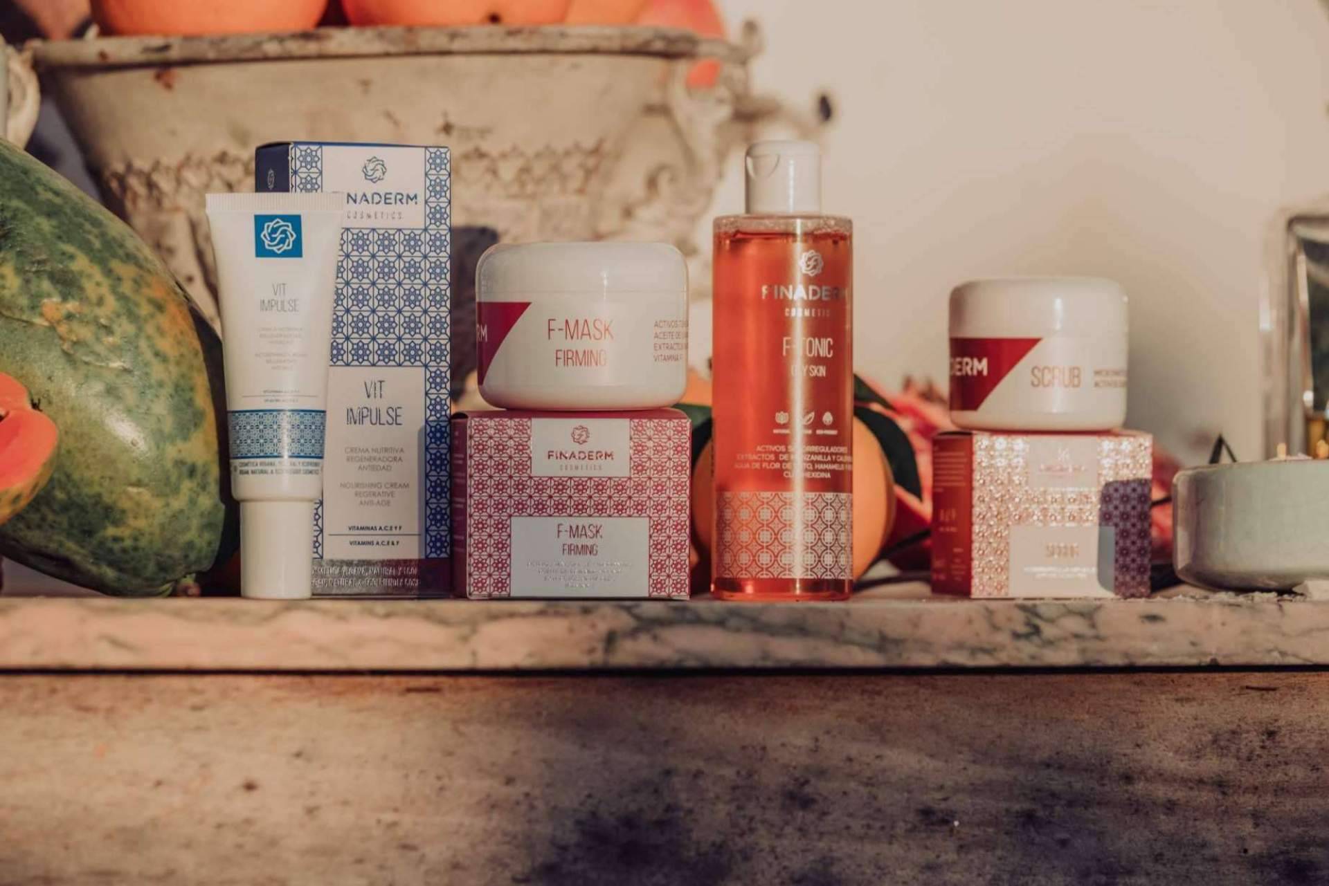 La crema de Finaderm para la piel para preparar el cutis de cara al verano