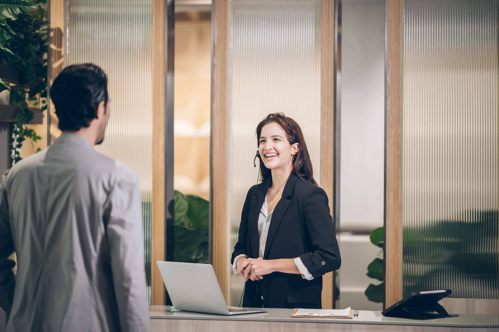 La formación en upselling de los recepcionistas incrementa los ingresos del hotel