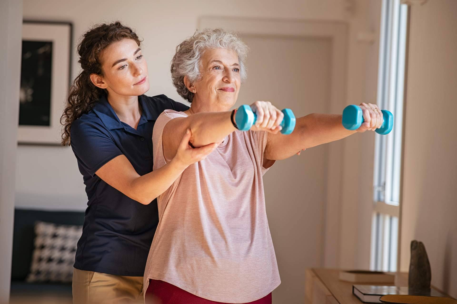 Tratamientos de rehabilitación para personas mayores, las grandes olvidadas de la pandemia