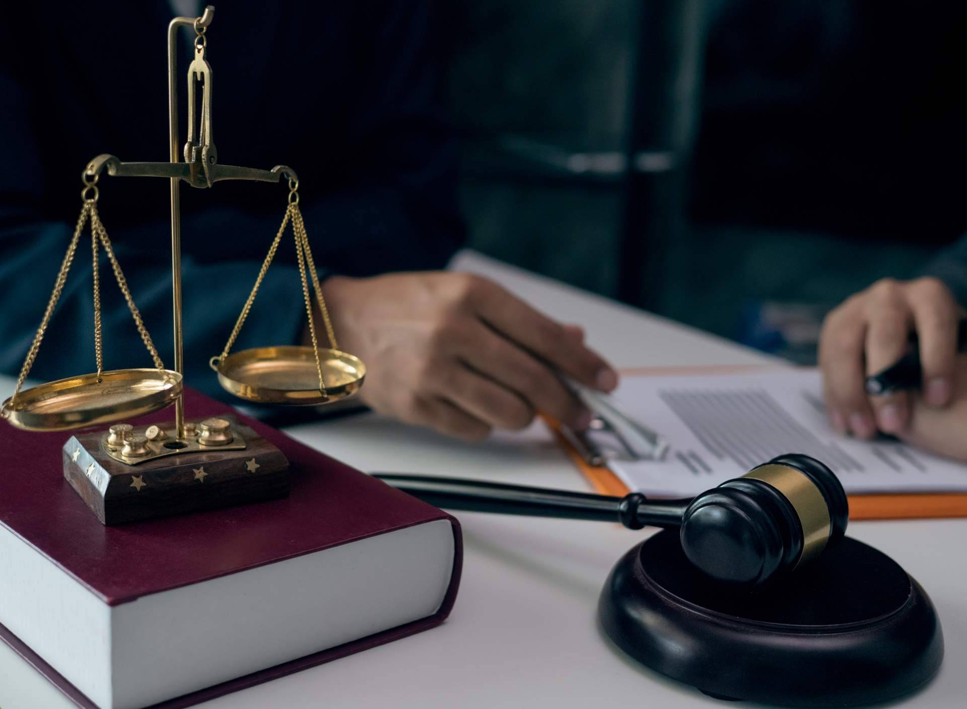 La importancia de contar con un abogado especialista en herencias en Sevilla para evitar estafas, por Leggado
