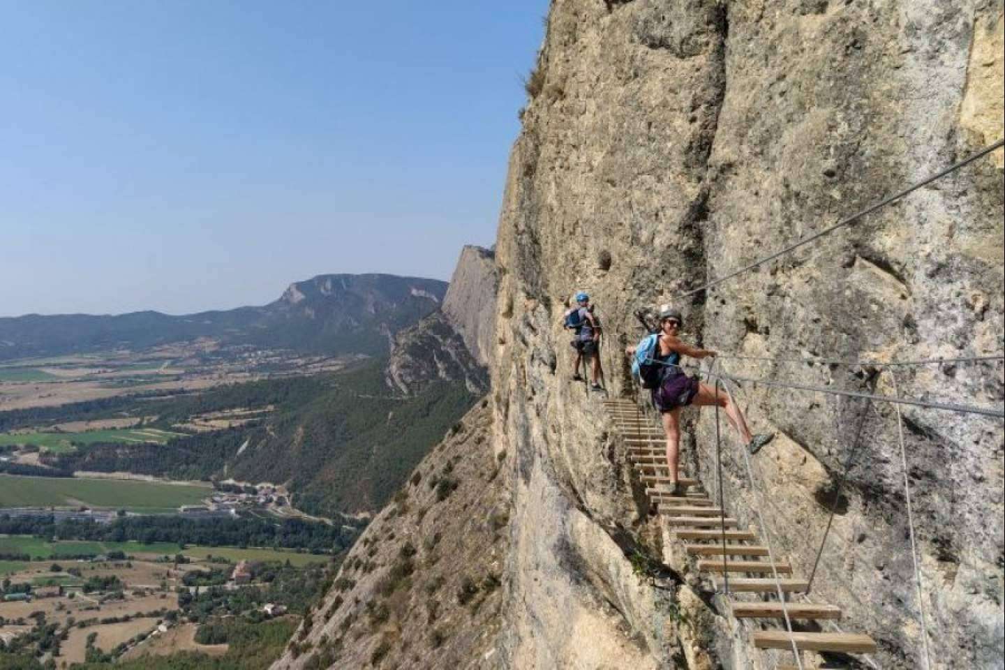 Guía y Deportes de Aventura presenta diversas rutas para practicar vía ferrata en Cataluña