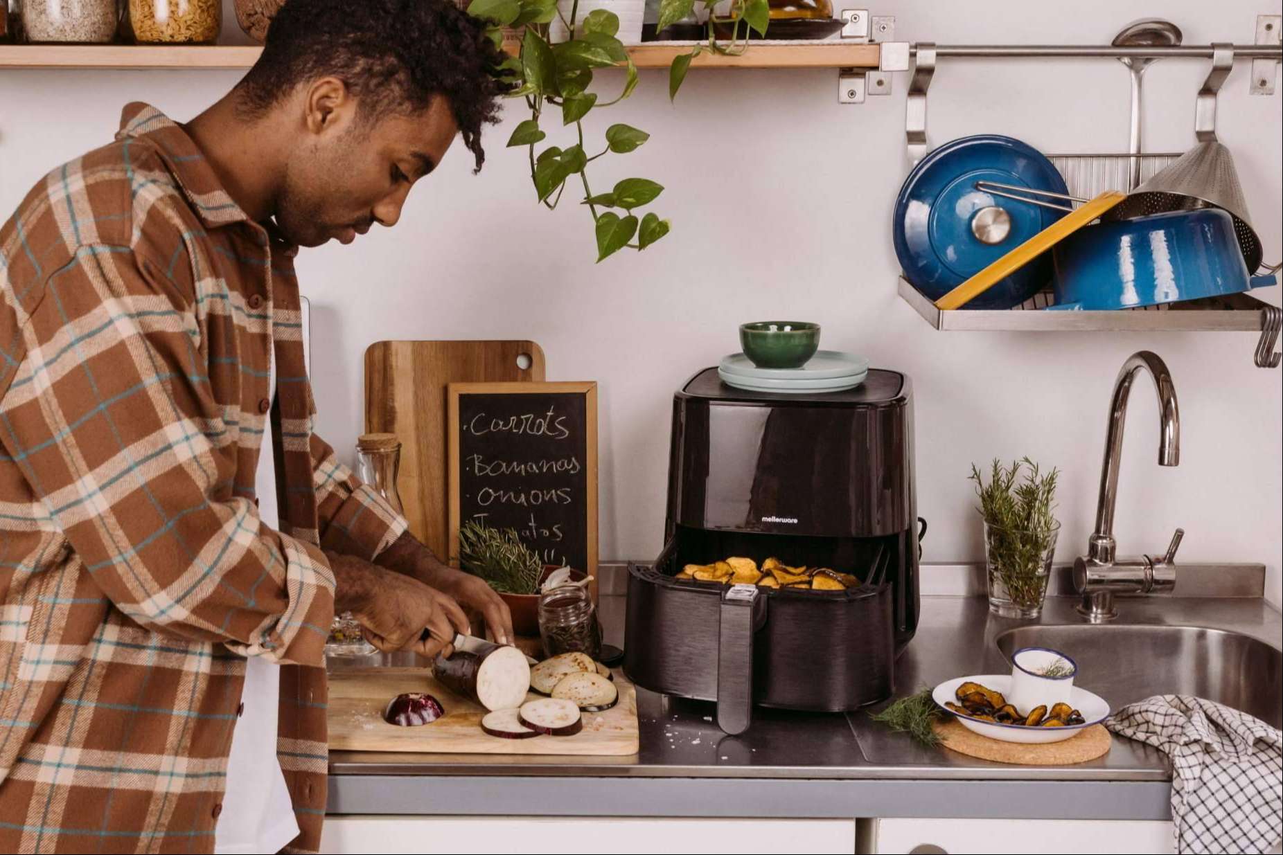 La nueva tendencia de cocina que contribuye al cuidado de la salud son las freidoras de aire
