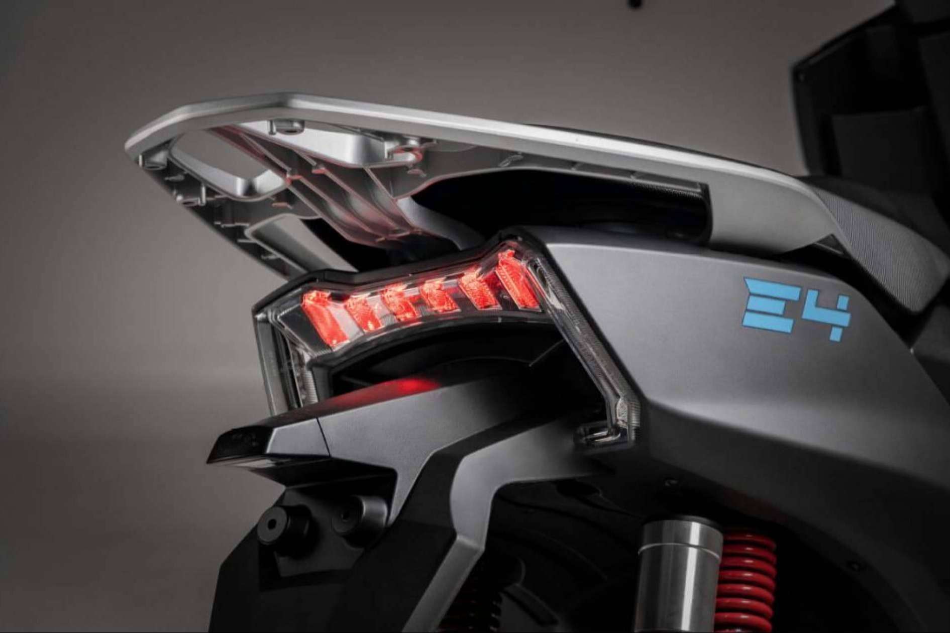 Hacer repartos con la moto Lifan E4 Bring
