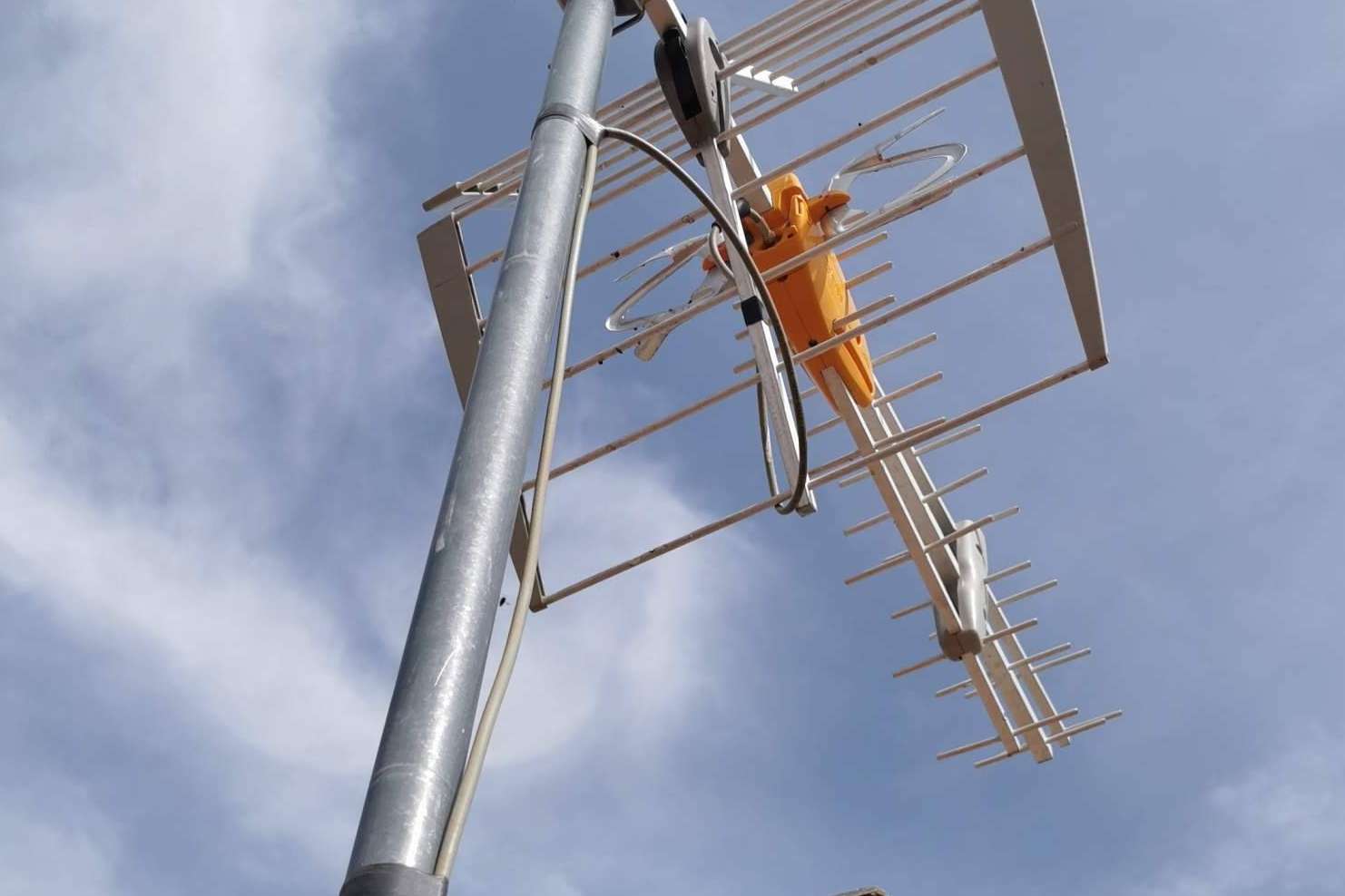 Los servicios que ofrece Antenas, Tejados y Canalones para arreglar antena