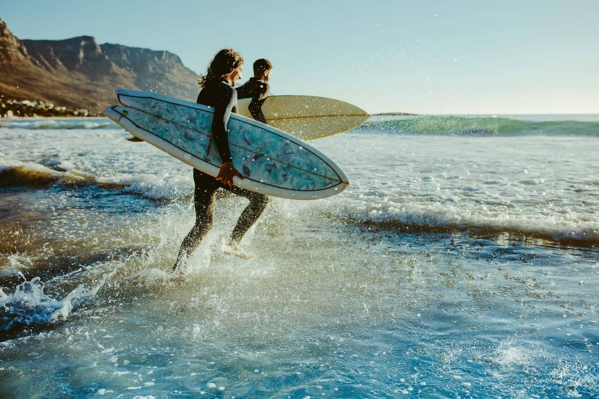 Watsay Surf School & Surf Camp es una buena opción para practicar surf en Santoña