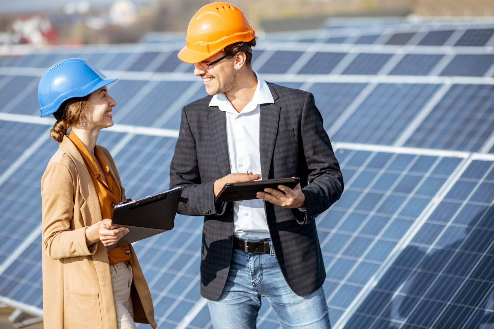 Beneficios de instalar placas solares en naves industriales