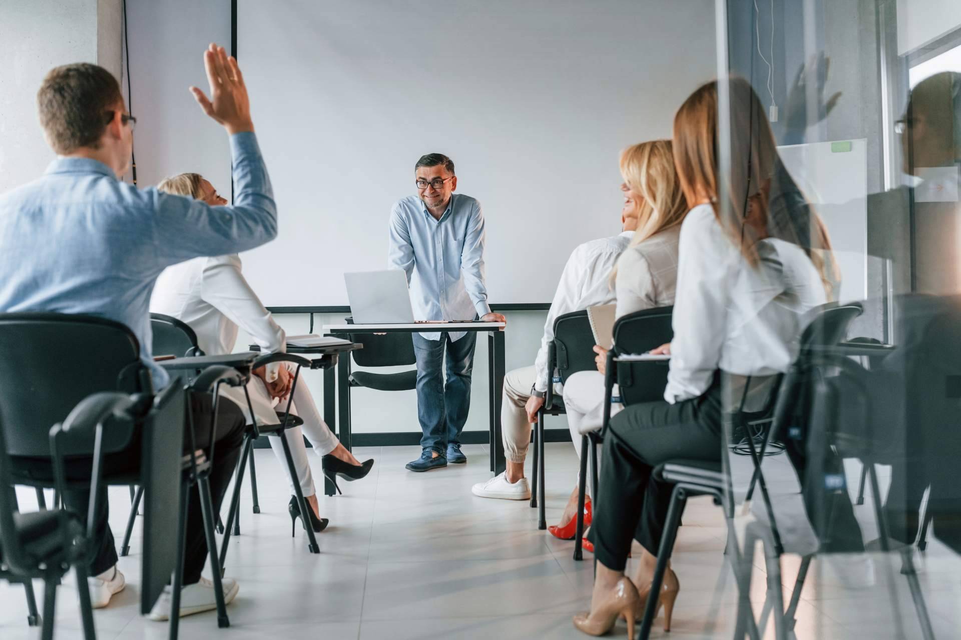 Empezar cursos de inglés en la empresa nunca ha sido tan fácil, gracias a Learn Hot English