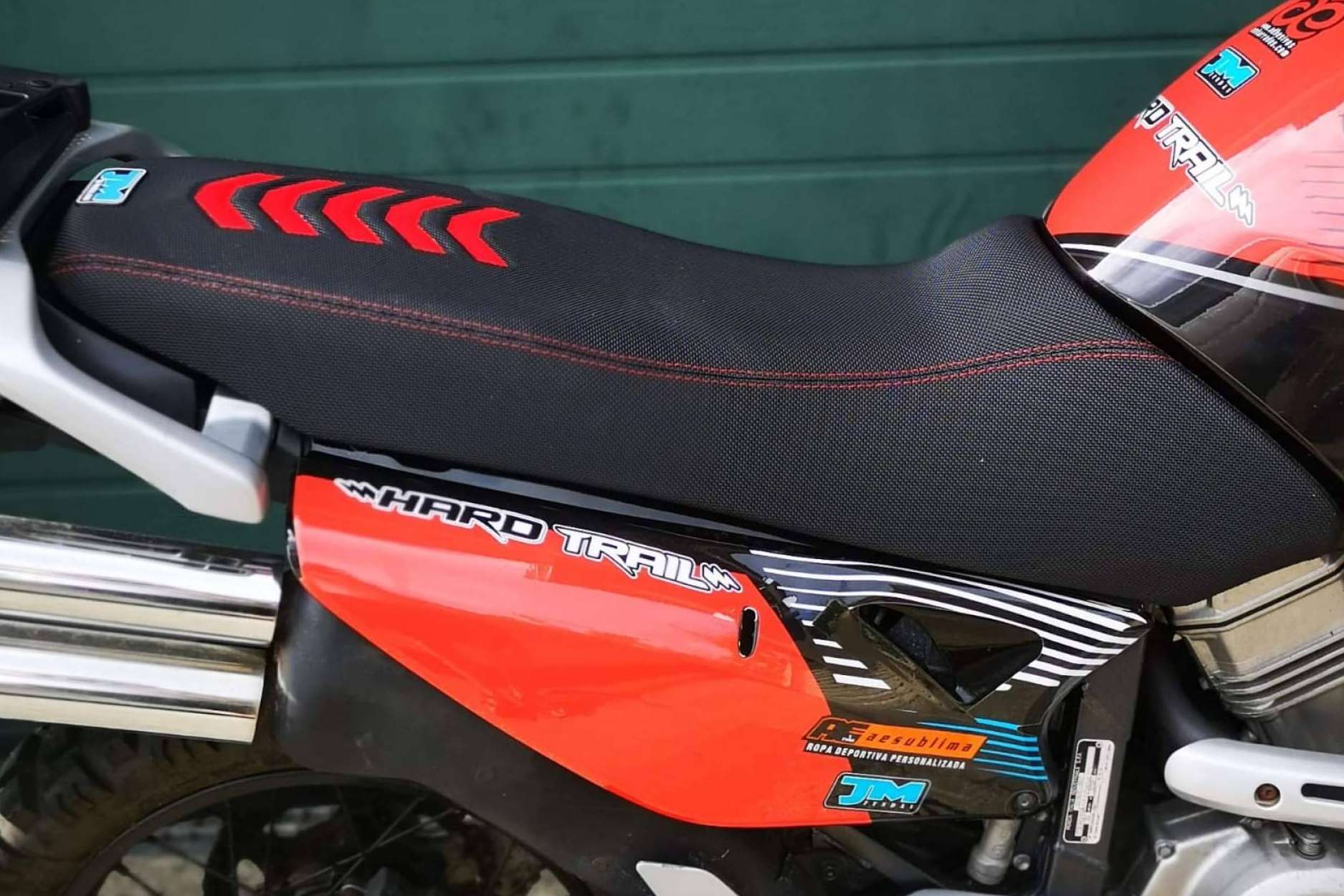JM-FUNDAS ofrece servicio de tapizado en asiento de moto