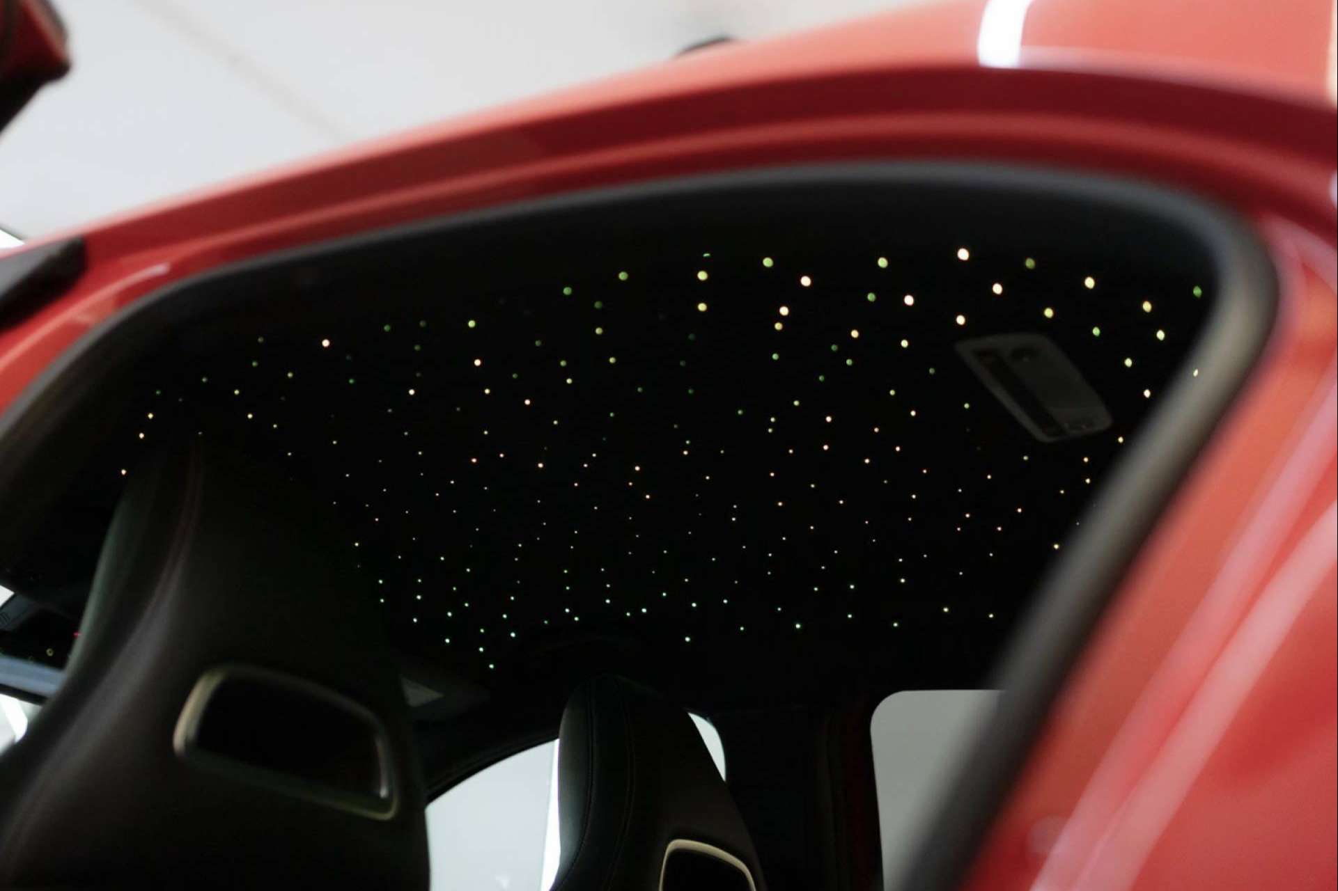 Madrid Audio instala luces de tipo LED en el interior de los vehículos