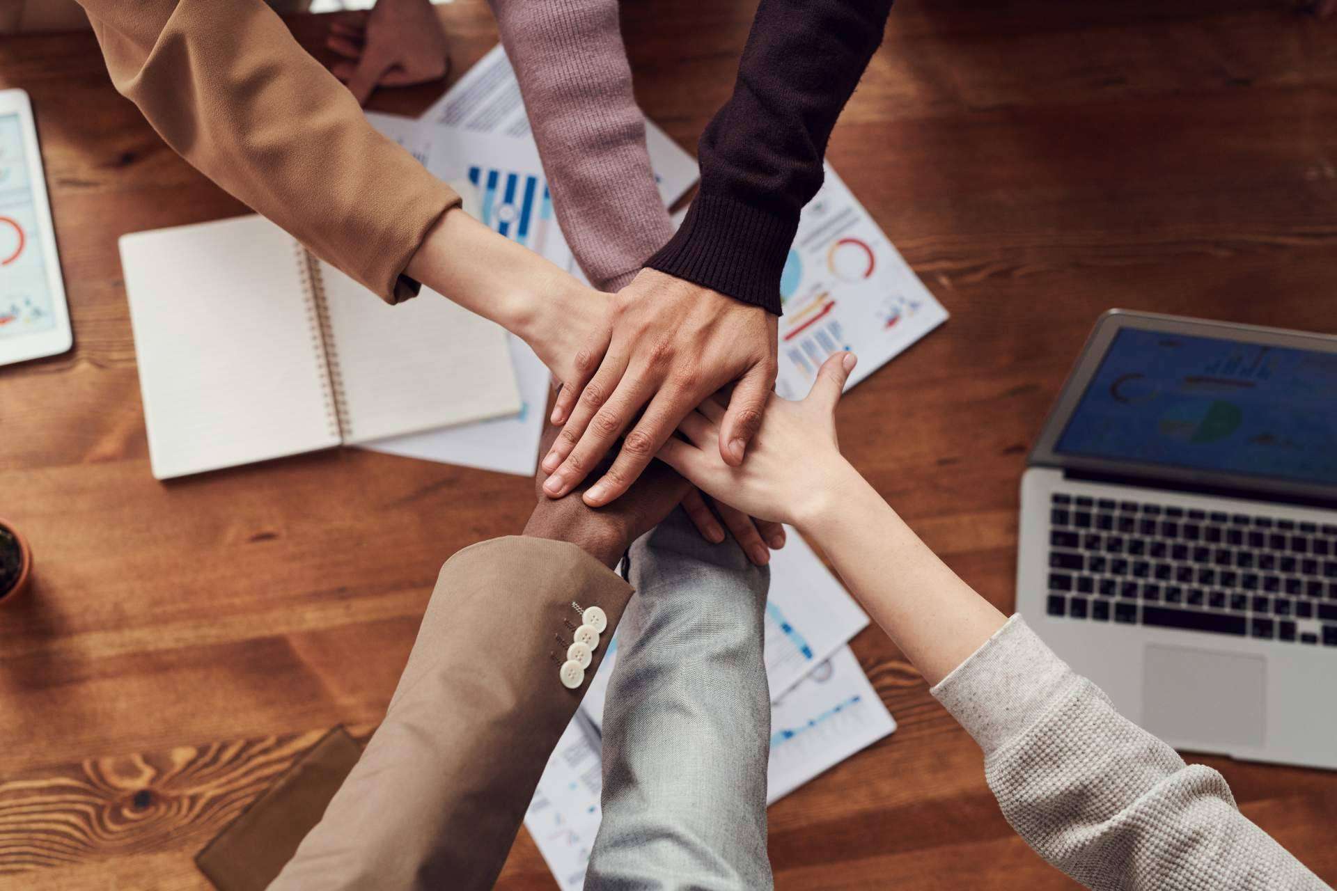 ¿Cuál es el complemento necesario para la salud financiera de una empresa?