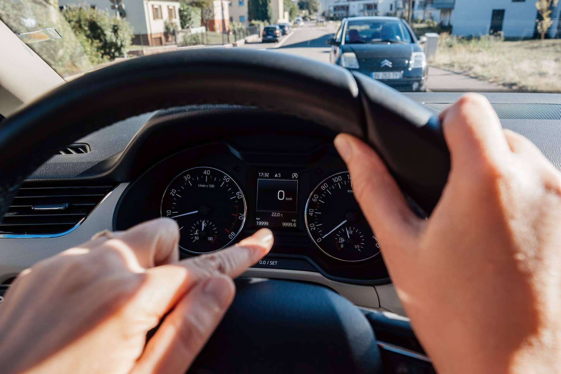 Descubrir si se ha manipulado el kilometraje de un coche de la mano de Inforautos