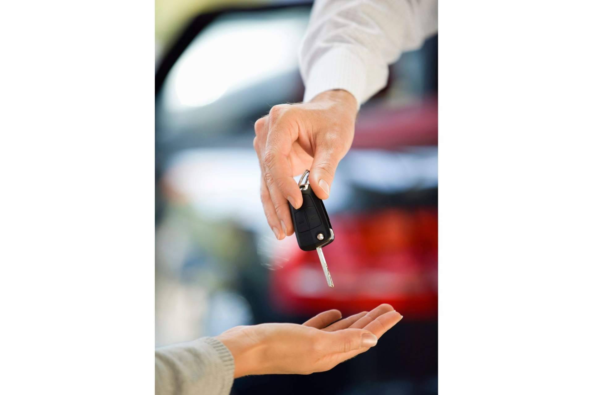El servicio de sustitución de carcasas para llaves y mandos de coches de Eginer
