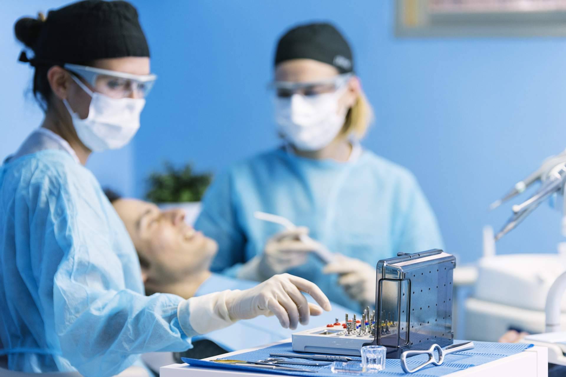 Cirugía oral y maxilofacial, de la mano de los profesionales de la Clínica Marta Vallés
