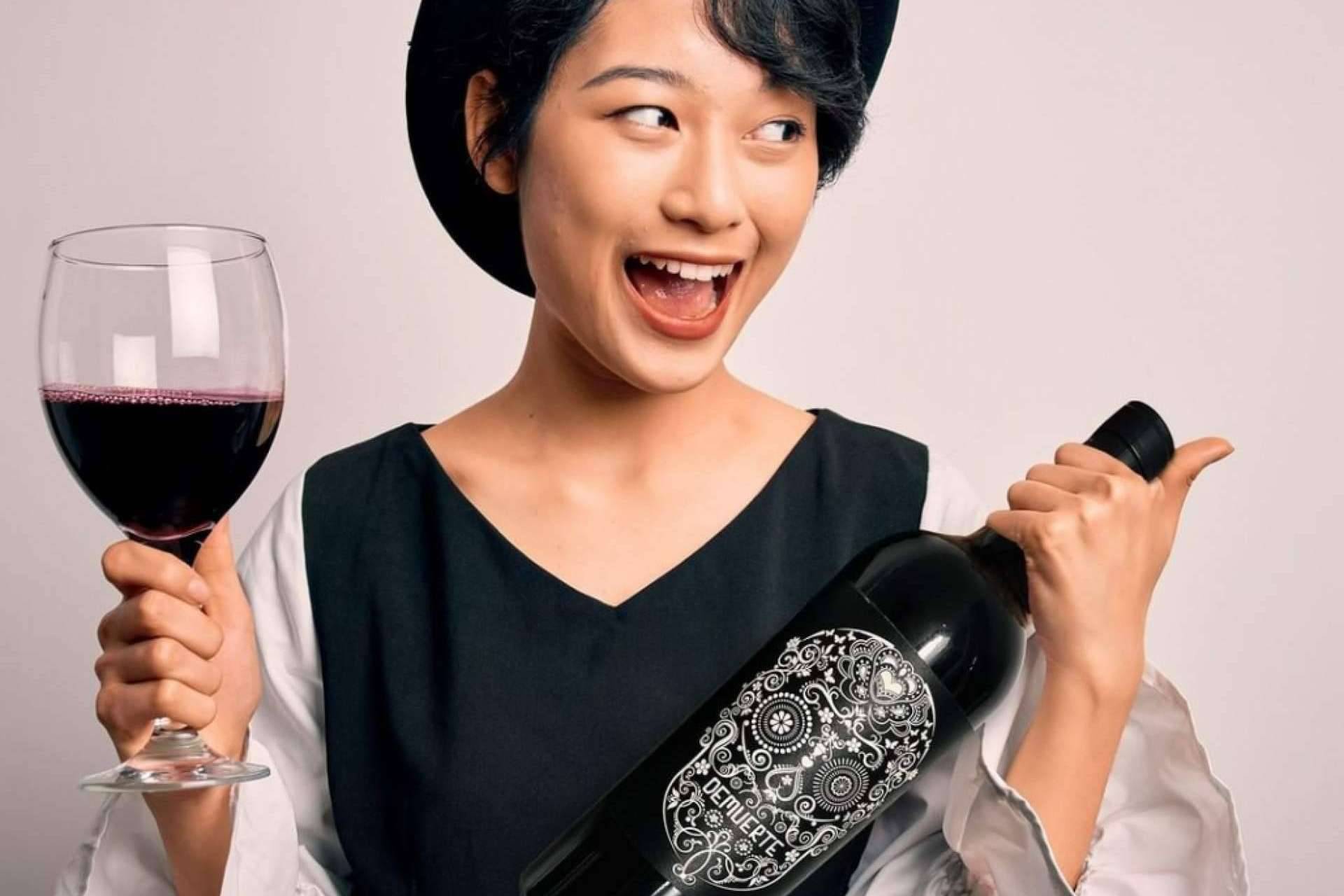 El vino DEMUERTE, de la firma Winery On Creations, permite disfrutar de cada detalle de una ocasión especial