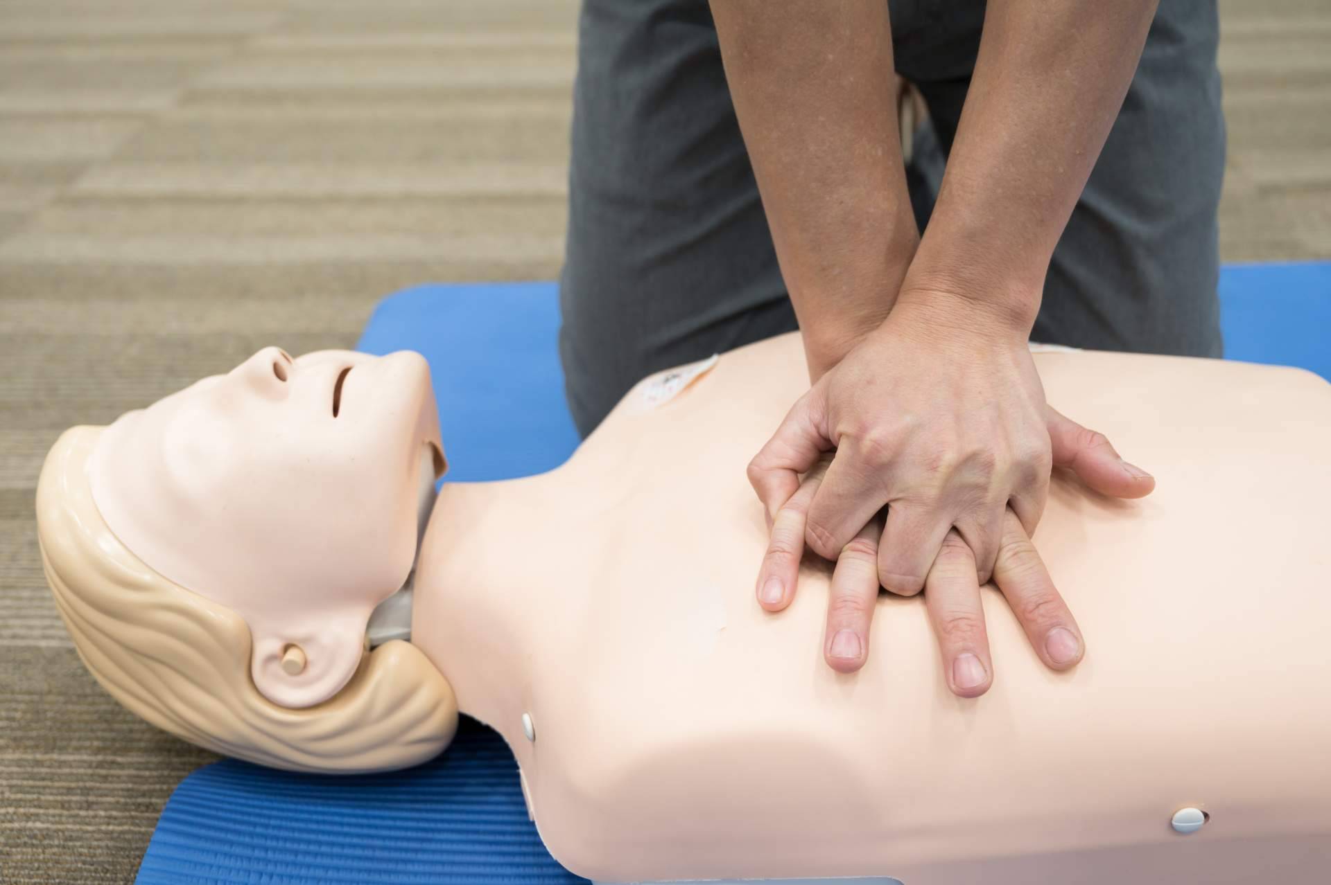Taller de RCP Básico con Fátima Pérez Cardiología