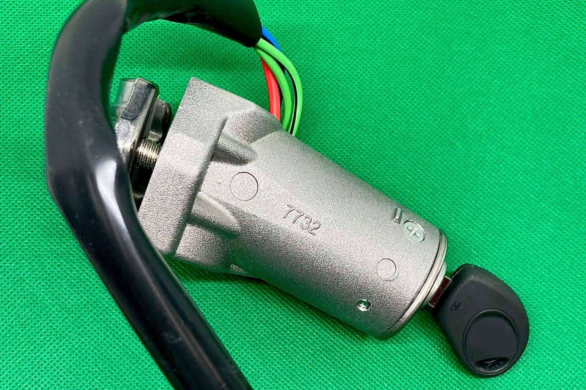 La distribución de recambios adaptados de cerrajería para automóviles, por EGINER