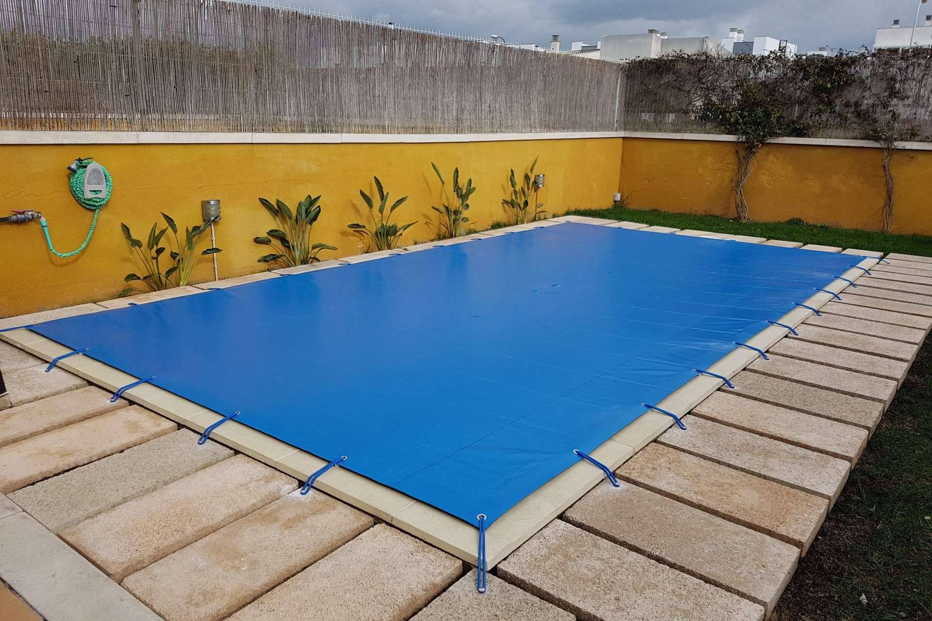 ¿Cómo escoger un cobertor de invierno para piscinas en exterior?