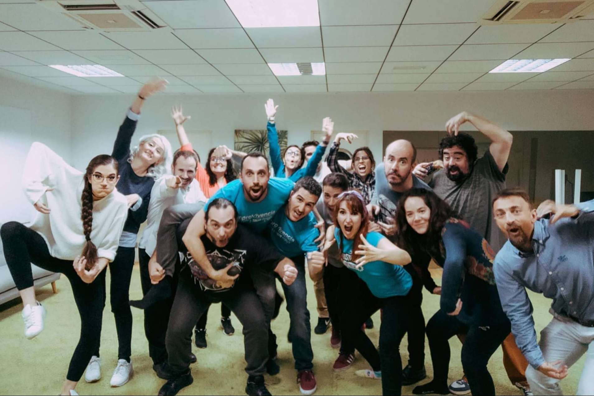 Improvisación teatral con los cursos de ImproVivencia