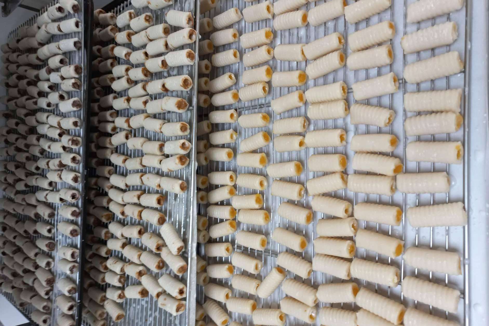 Buñuelos y huesos de santo, dulces tradicionales disponibles en El Panazo