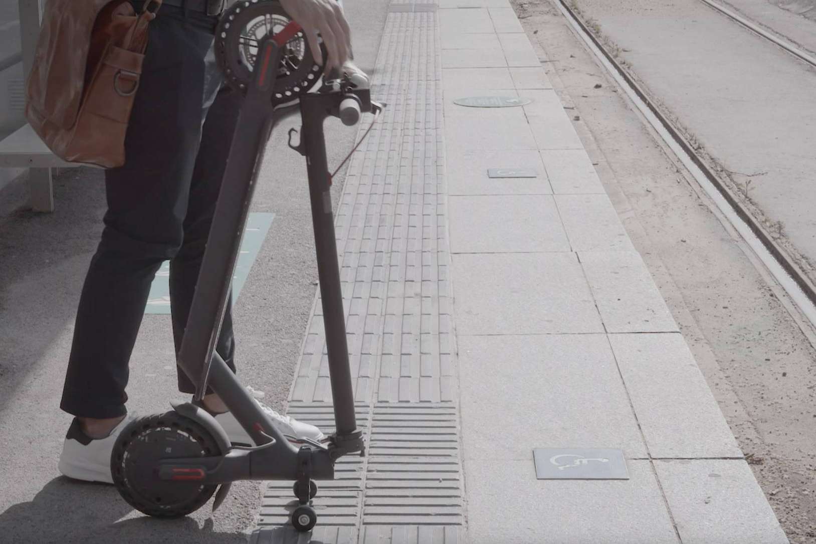 El soporte de Techmotion Electronics para guardar en vertical el patinete consigue un 25 % de su objetivo de financiación en su primera semana de campaña de crowdfunding