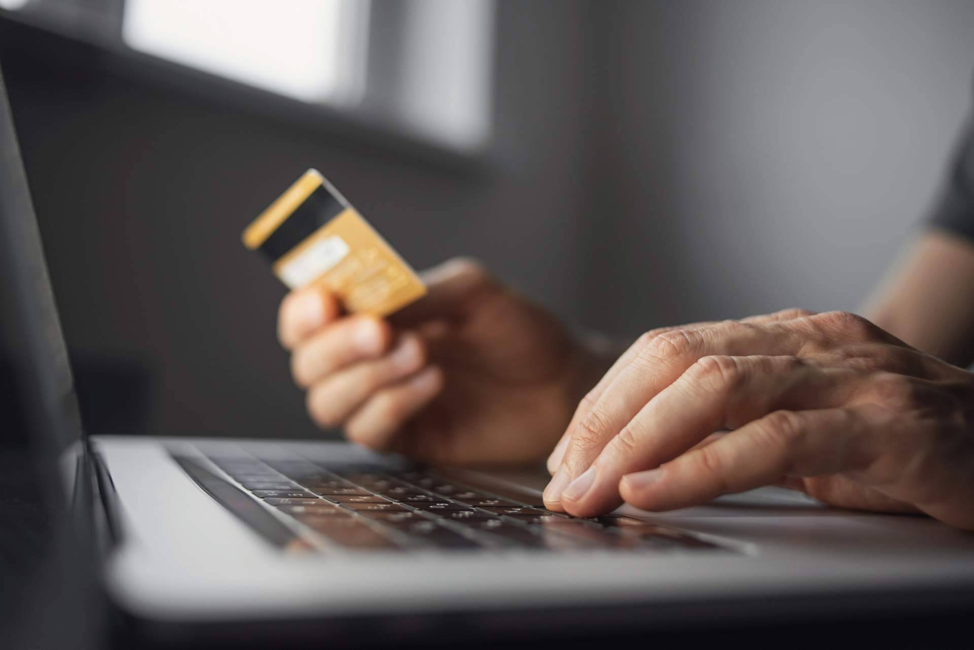 Durante el Black Friday, las compras con tarjetas revolving se disparan