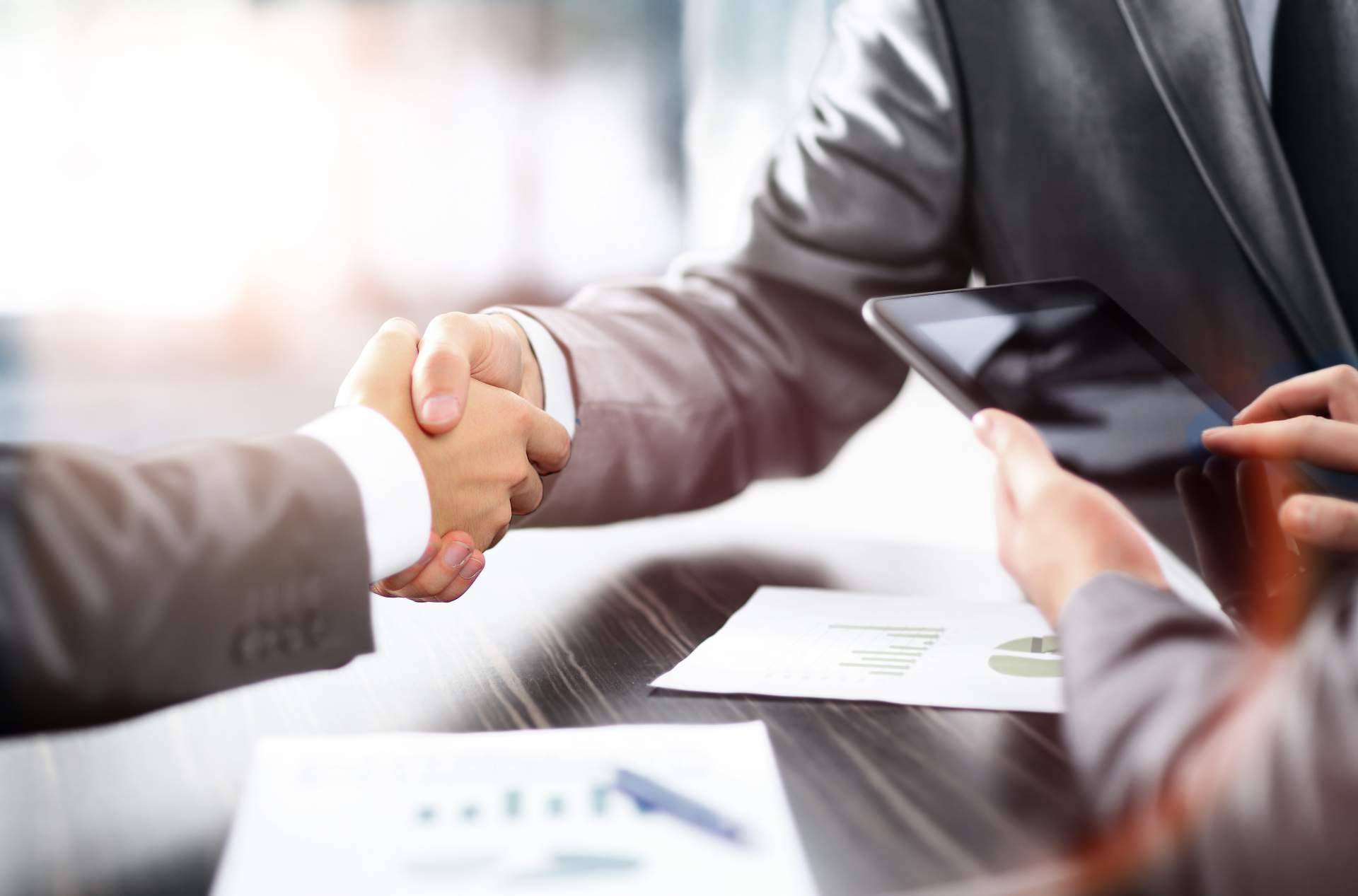 ¿Qué soluciones de reestructuración de deuda en el sector hotelero ofrece Leah Capital AM?