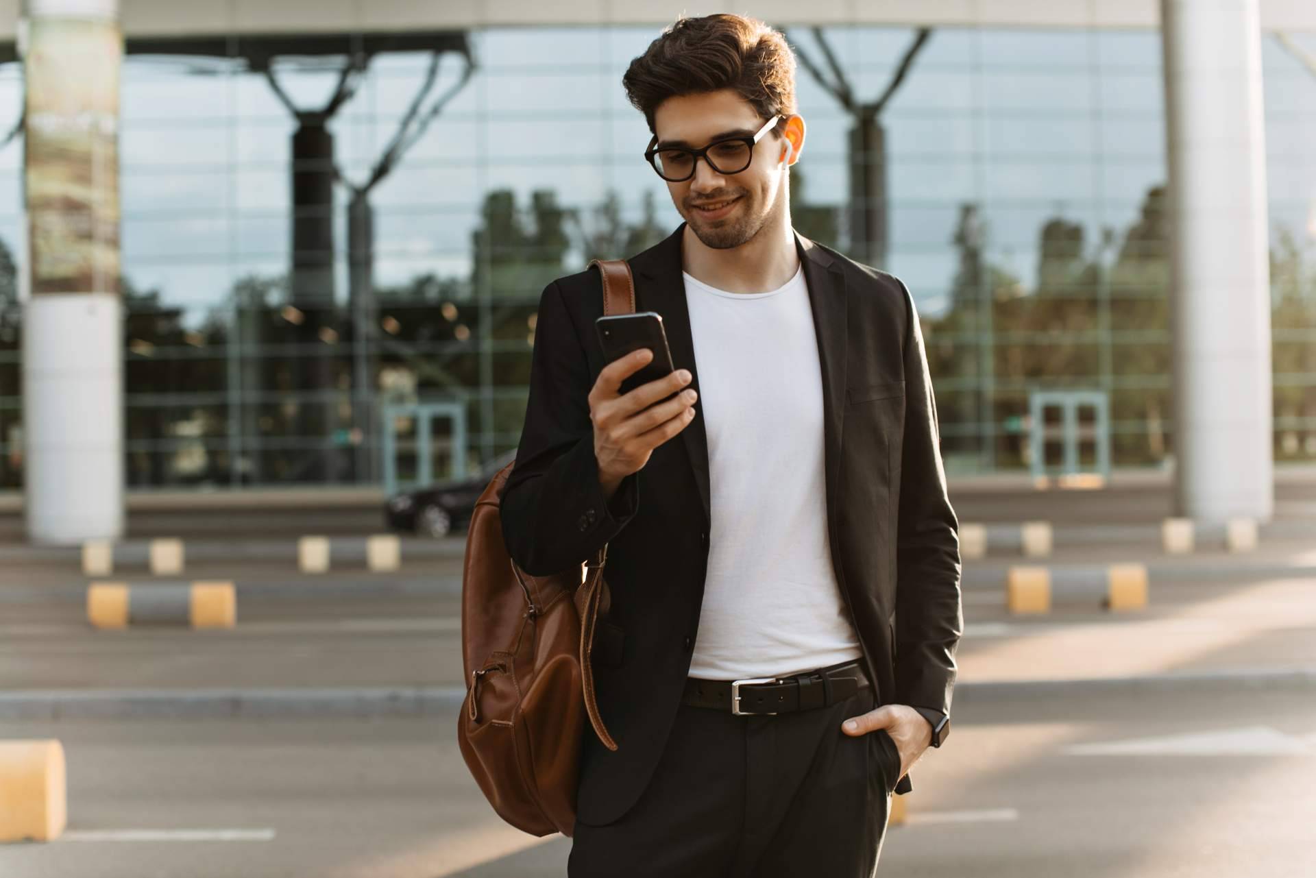 El teléfono Ryanair, así como los contactos de una amplia variedad de aerolíneas más, están disponibles en NúmerodeInformación.com