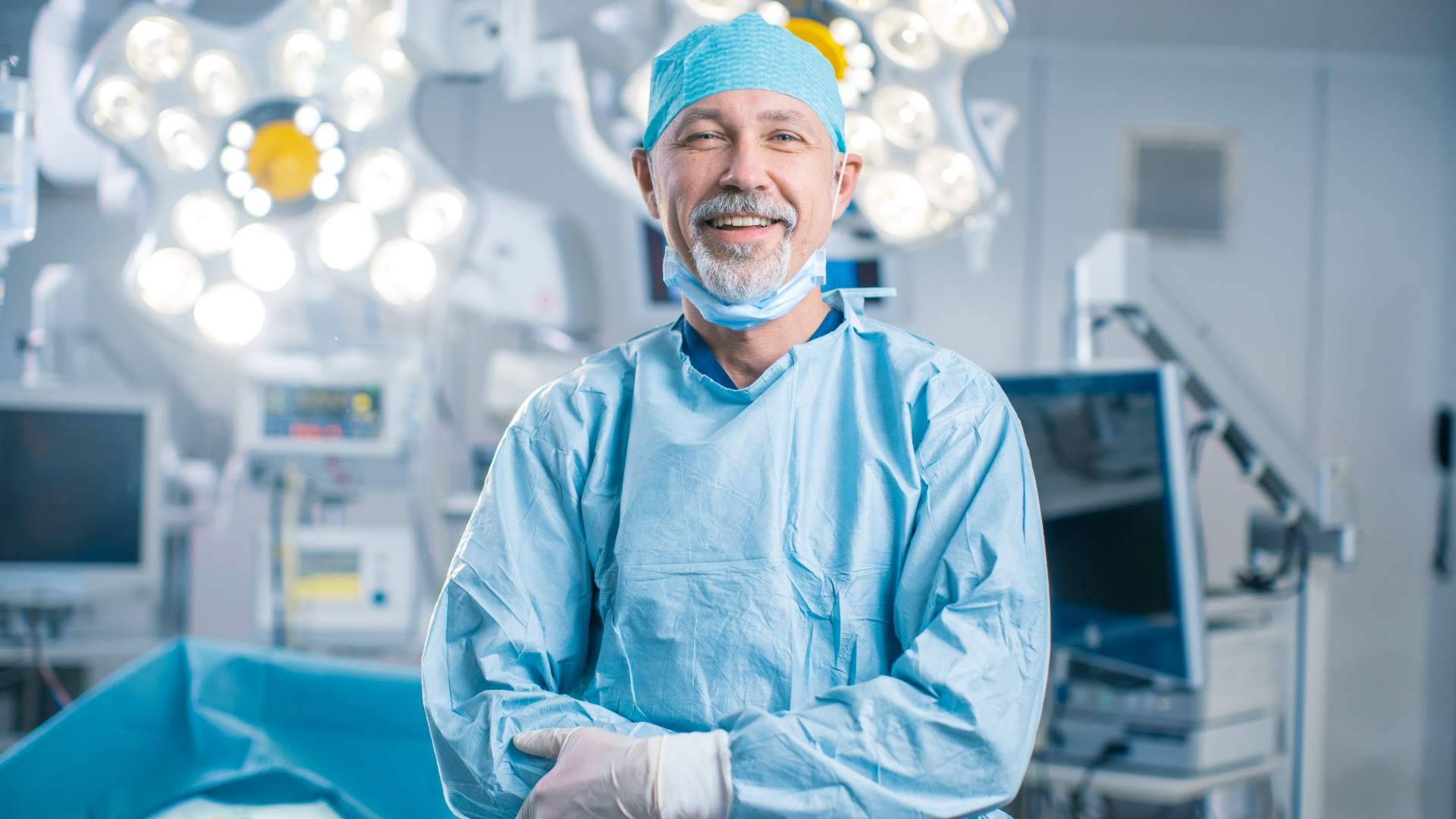 Evitar la cirugía con el novedoso tratamiento láser de la hernia discal del Doctor Carlos Morales