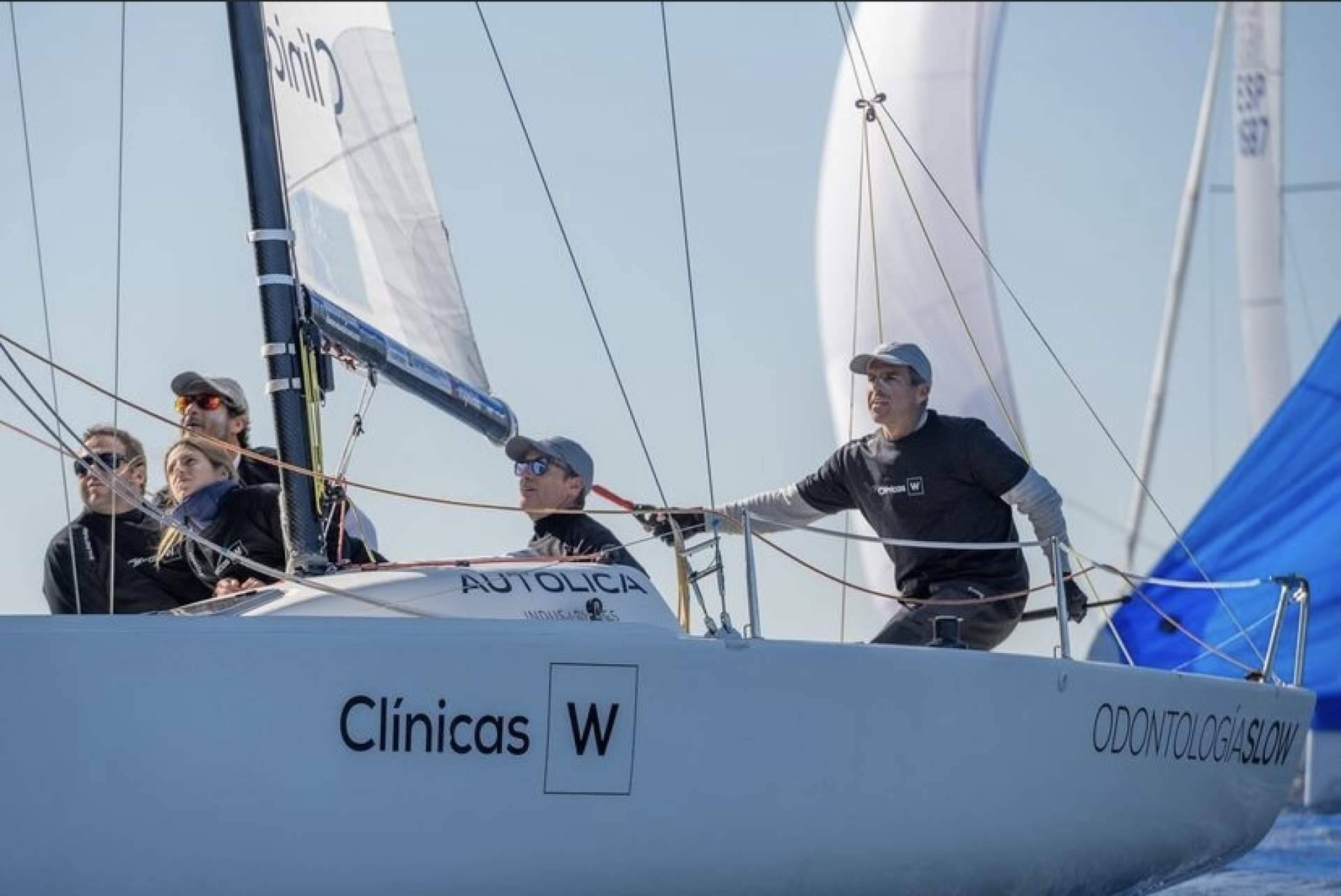 'Clínicas W' imponiéndose en las Barcelona Winter Series de J70