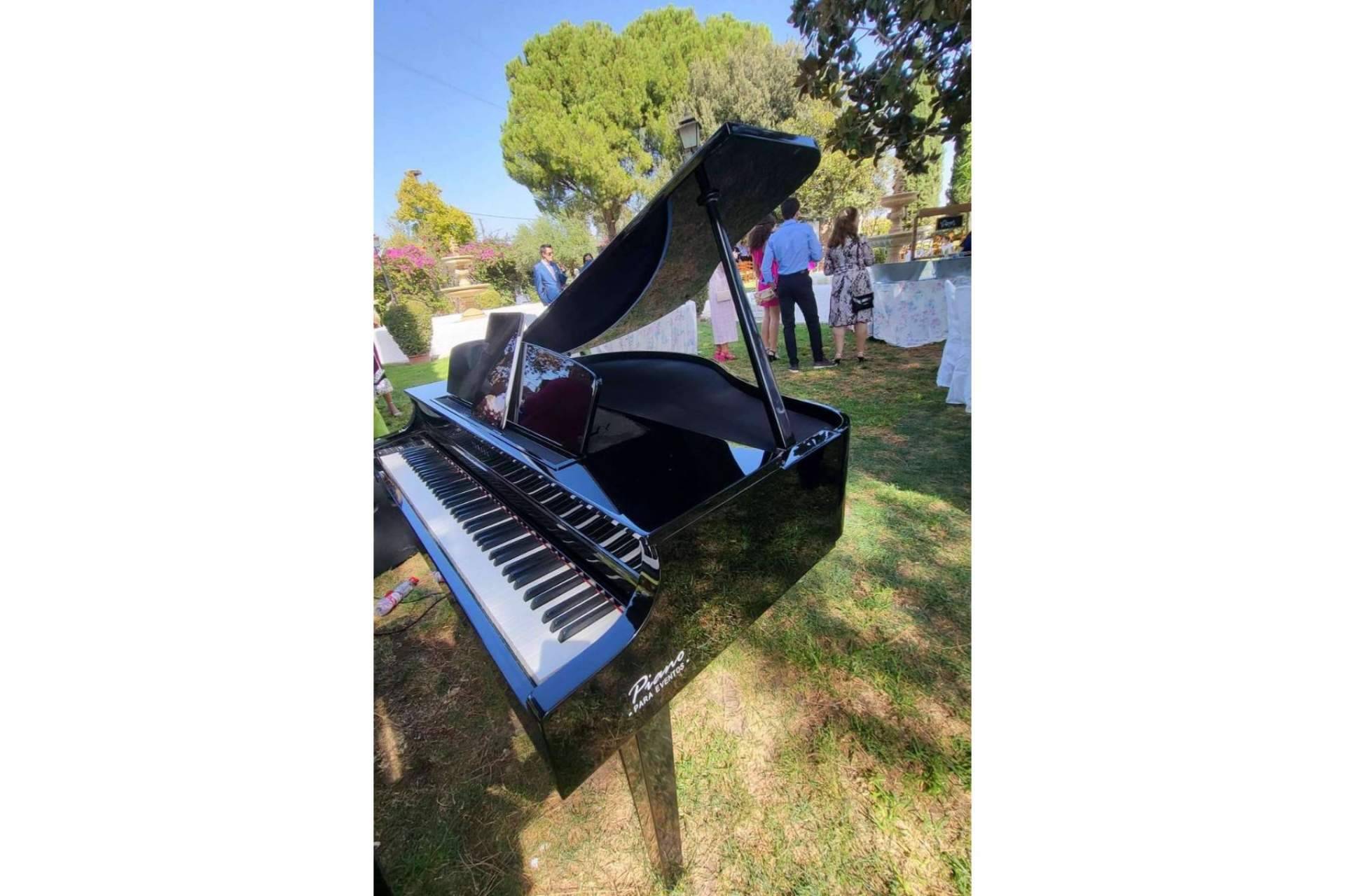 Alquiler de piano con o sin pianistas para eventos de empresa, con Piano Para Eventos