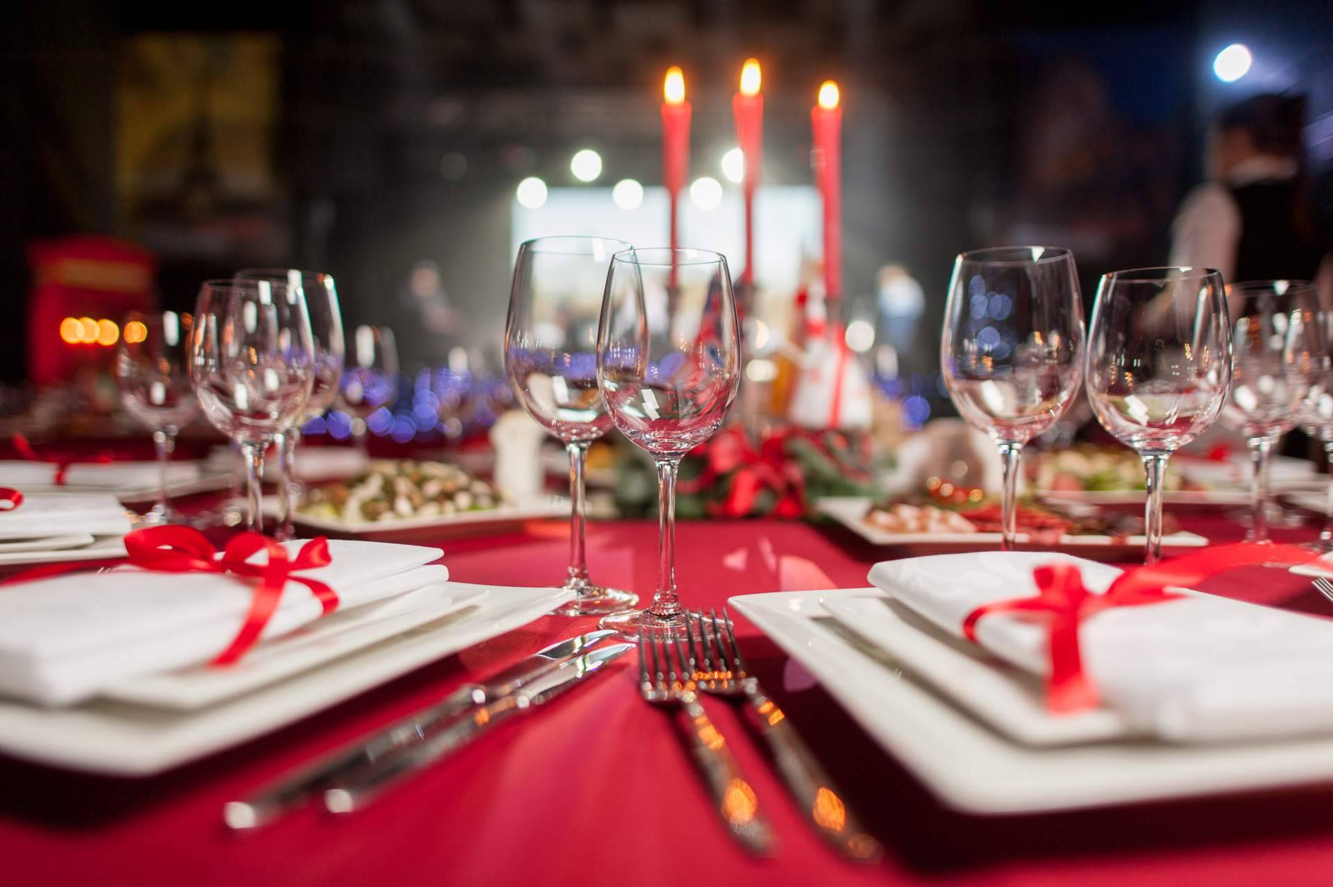 Celebrar la cena de Nochevieja en Alicante de la mano de Despedidas Karamba