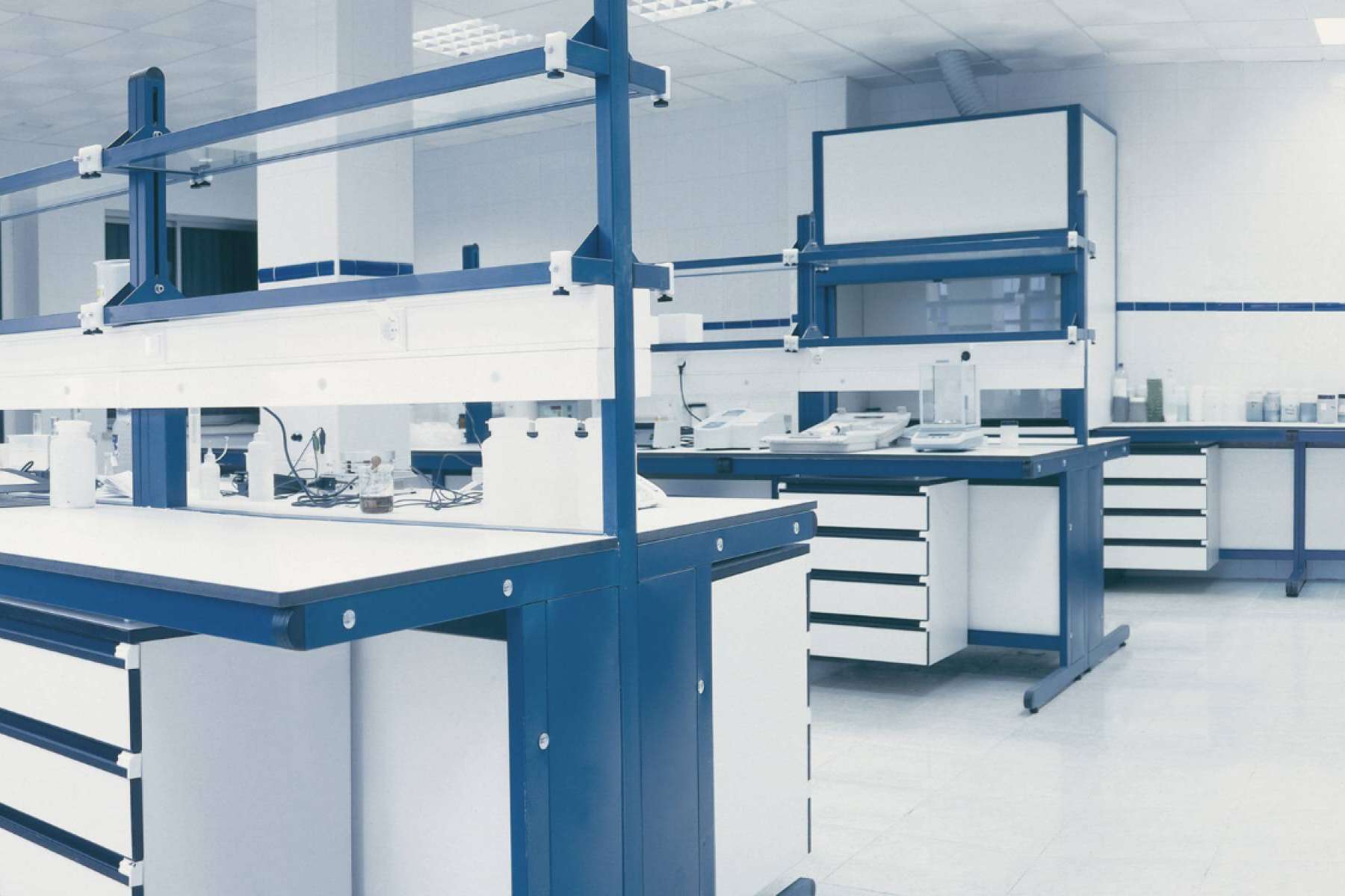 ¿Cómo se garantiza la seguridad farmacéutica mediante la instalación de salas blancas y áreas de contención y bioseguridad?, por Valtria