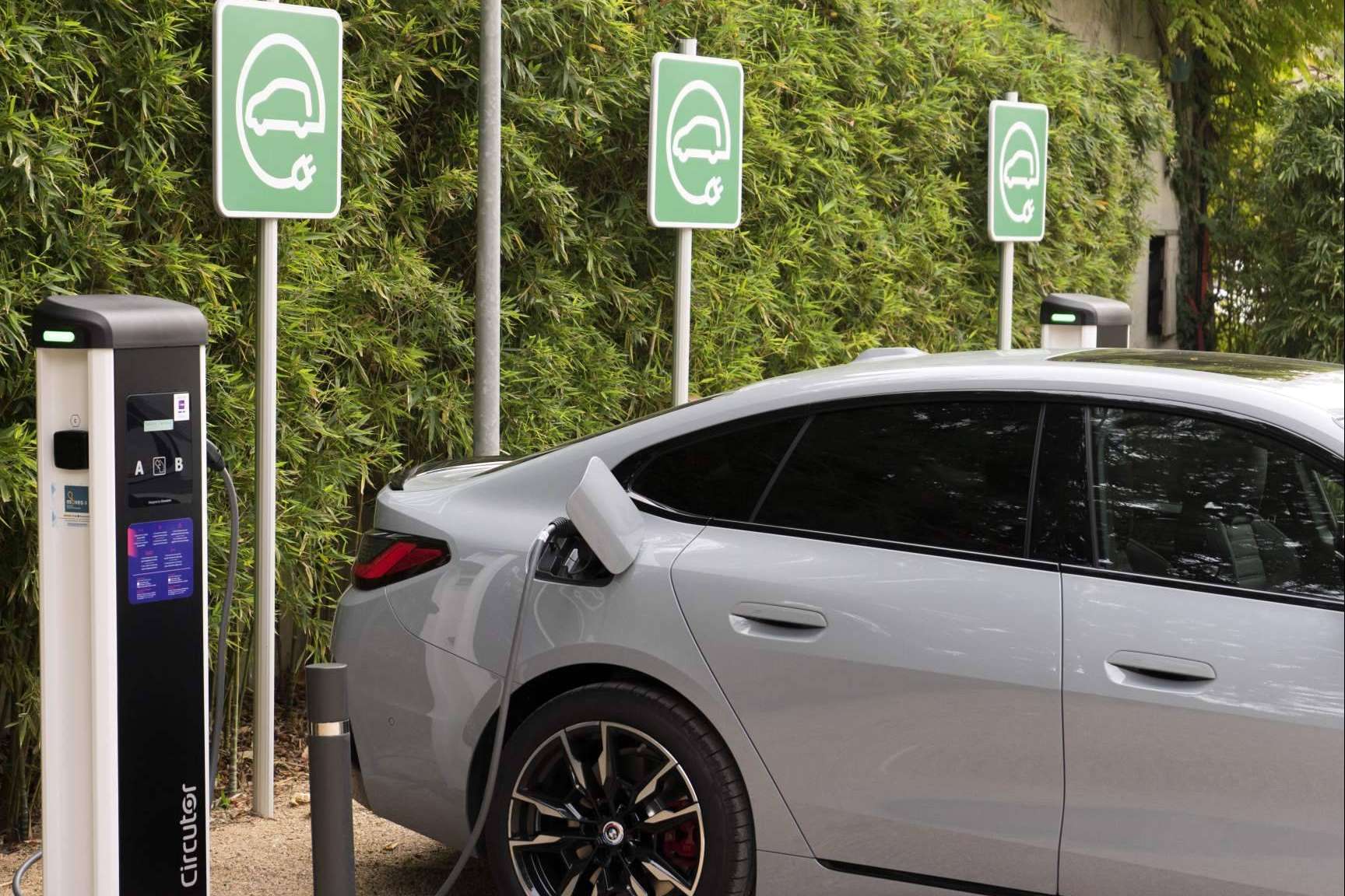 La instalación de cargadores para coches en sus instalaciones de Hotel Balneari Prats