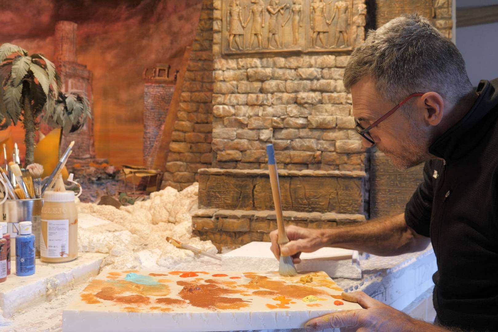 Vídeos del proceso de construcción de los dioramas de las 7 maravillas del mundo antiguo de Ramón Colomer en su canal de YouTube