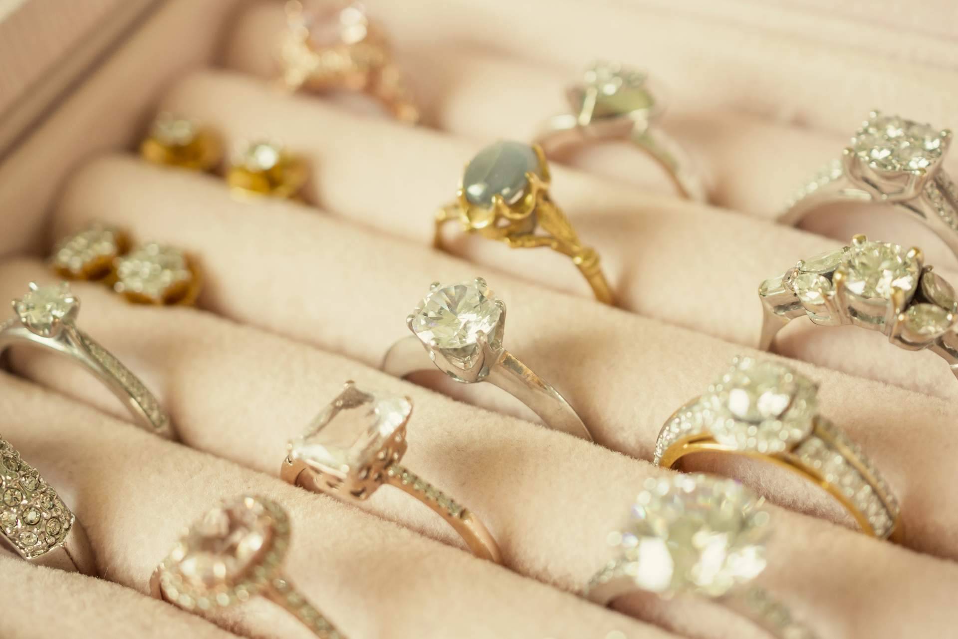 Regalar en Navidad las joyas en tendencia que crea Isabel Lamadrid