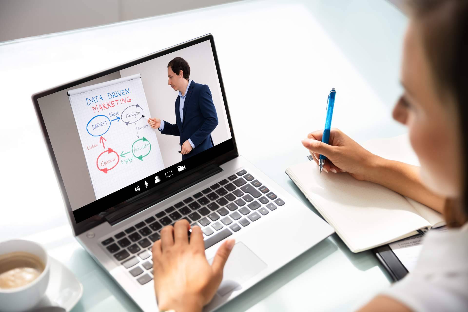 Programas de formación bonificada disponibles en Academia Integral