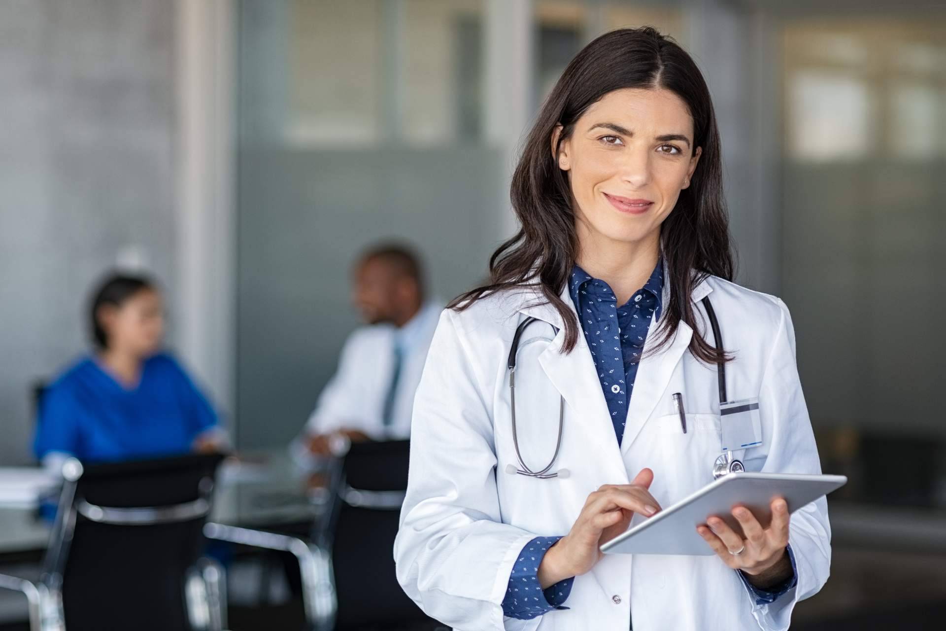 Ventajas de las formaciones técnicas online para el sector sanitario, por la firma Enfermería Evidente