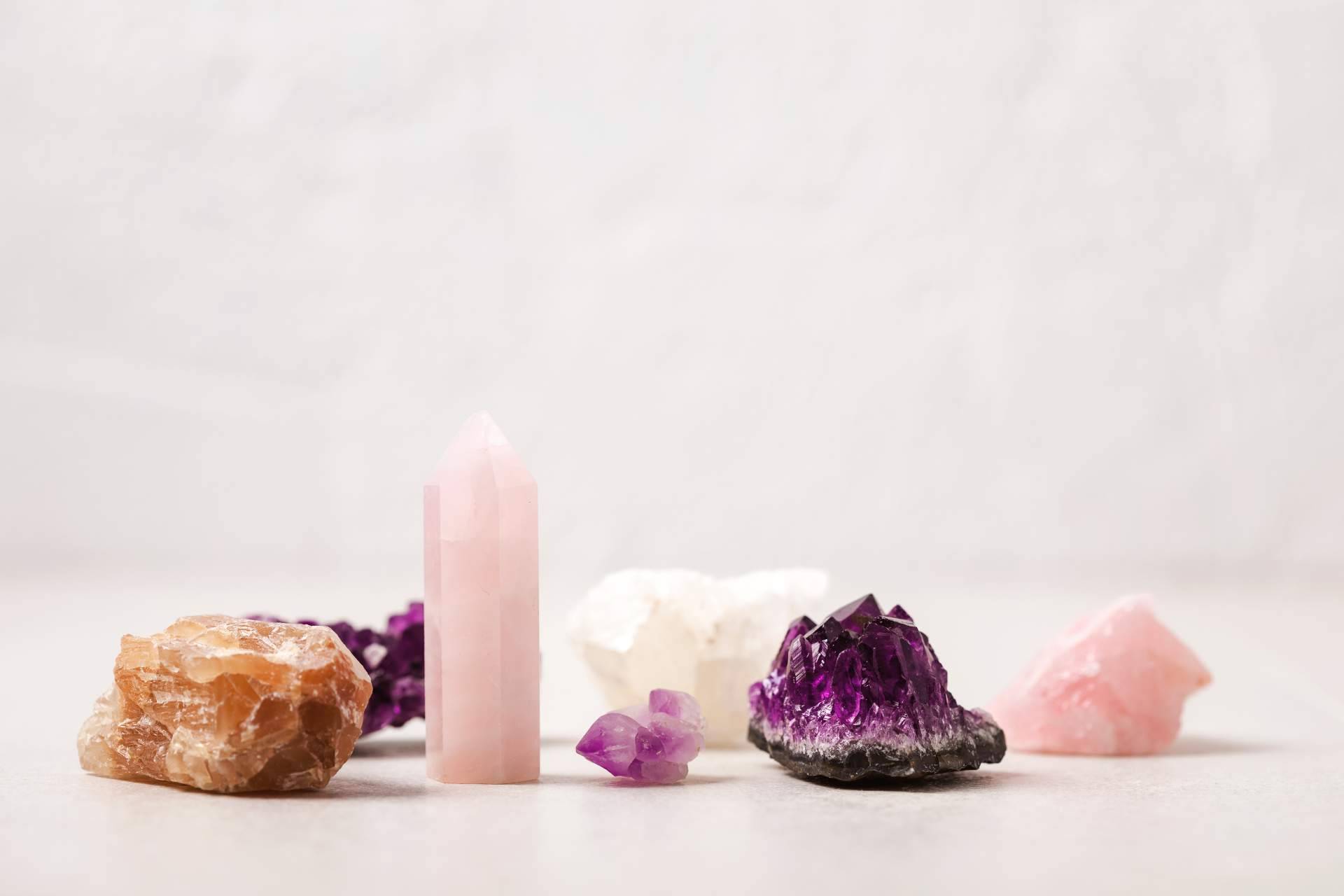 Piedras protectoras para casa de la mano de Tierra de Gemas