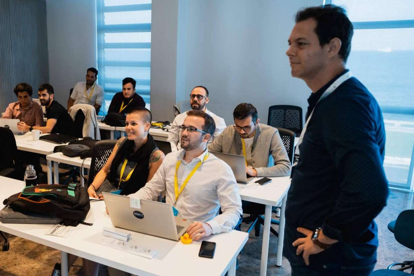 Dar un giro a la carrera profesional y convertirse en Desarrollador Full-Stack & Mobile con Reboot Academy y el Servicio Canario de Empleo
