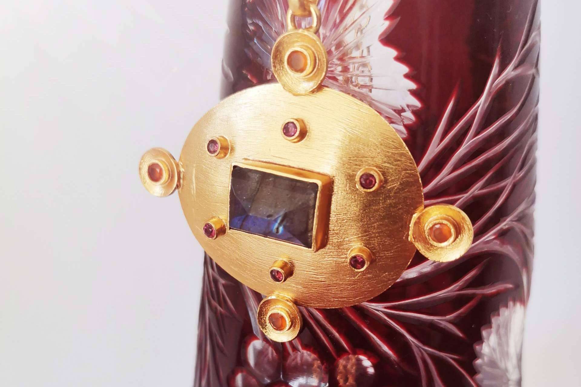 Isabel Lamadrid propone regalar joyas para estas navidades