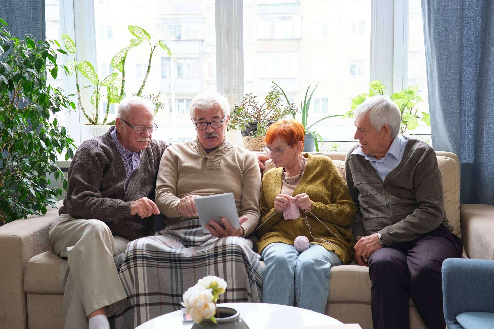 Amavir expone los beneficios de los centros de día para las personas mayores y su entorno