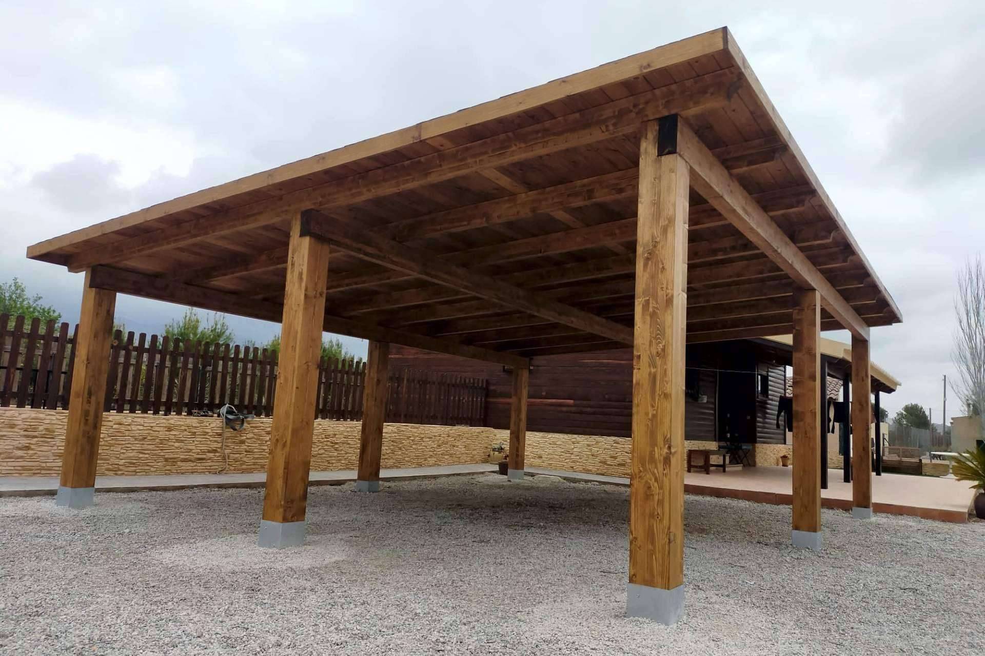 Proftek dispone de un catálogo de pérgolas de madera